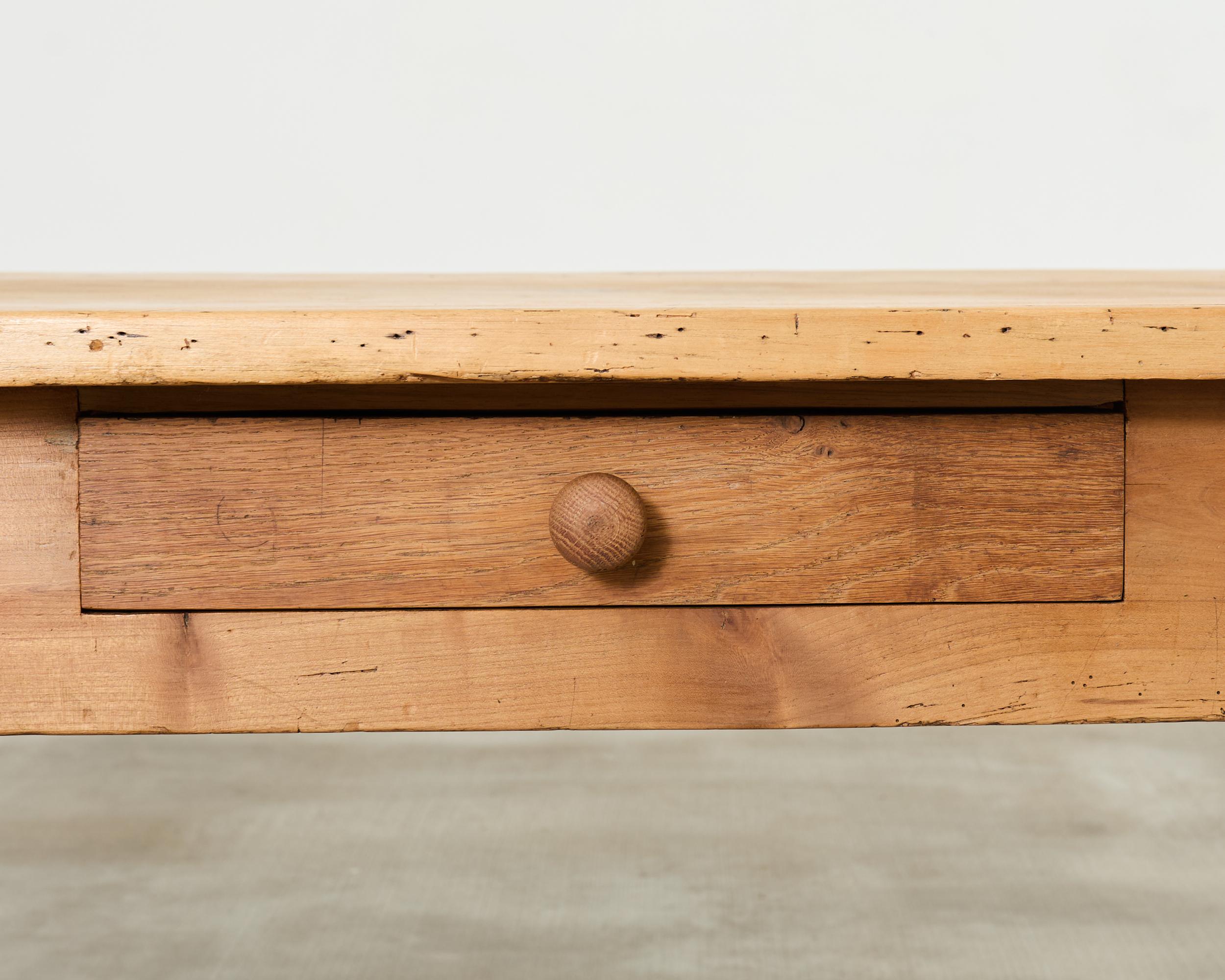 Table de ferme provinciale française du 19ème siècle en vente 2