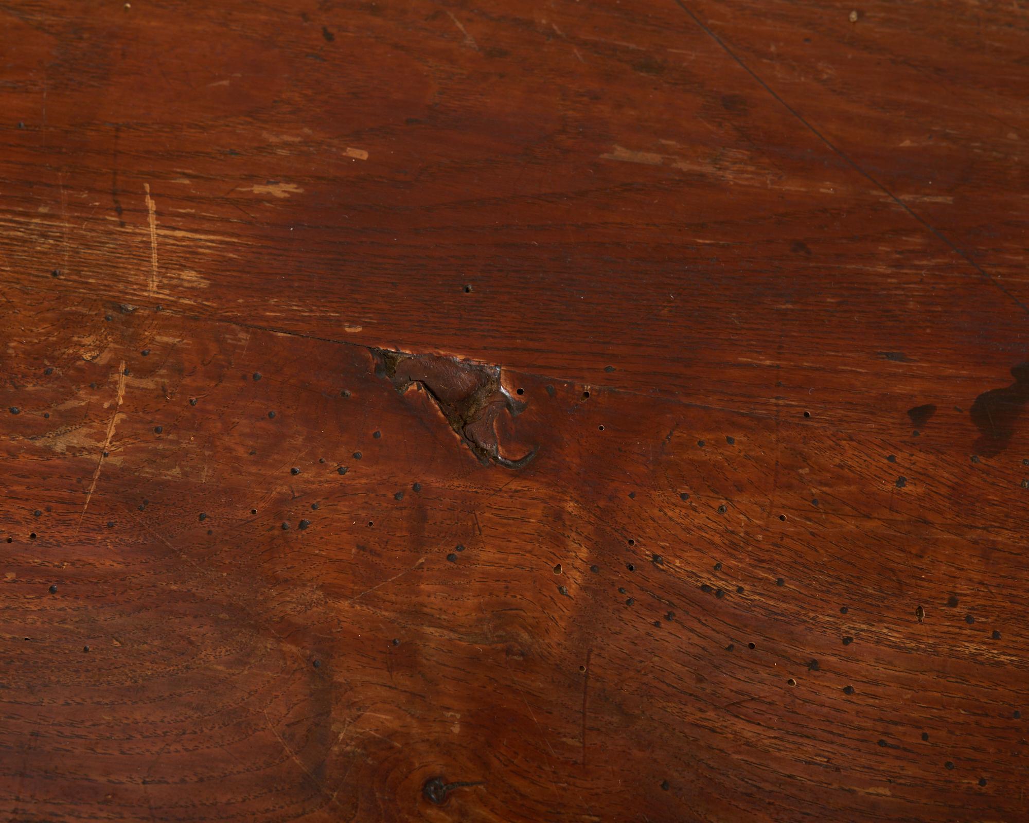 Tavolo di campagna francese del 19° secolo in legno di castagno  in vendita 7
