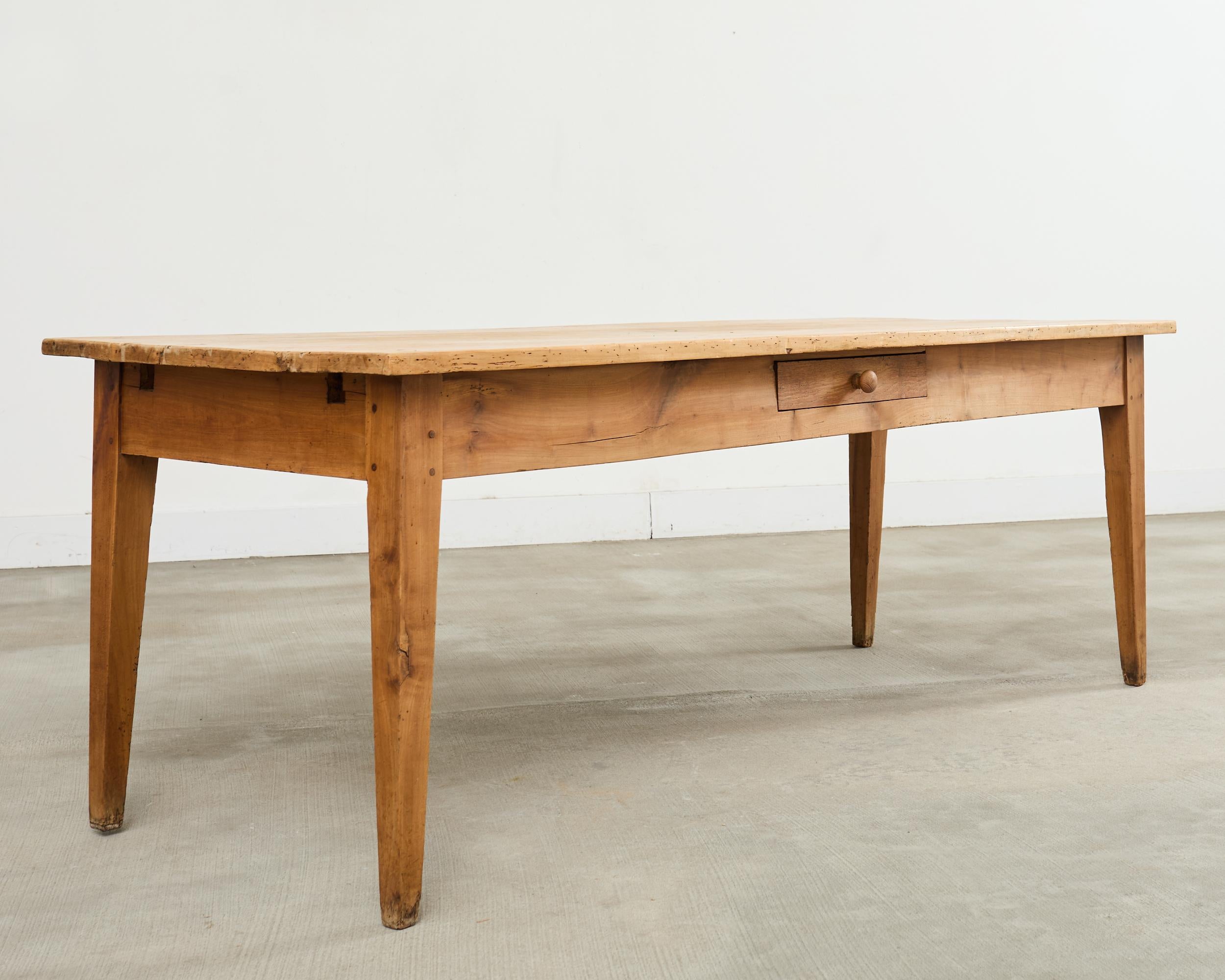 Fait main Table de ferme provinciale française du 19ème siècle en vente