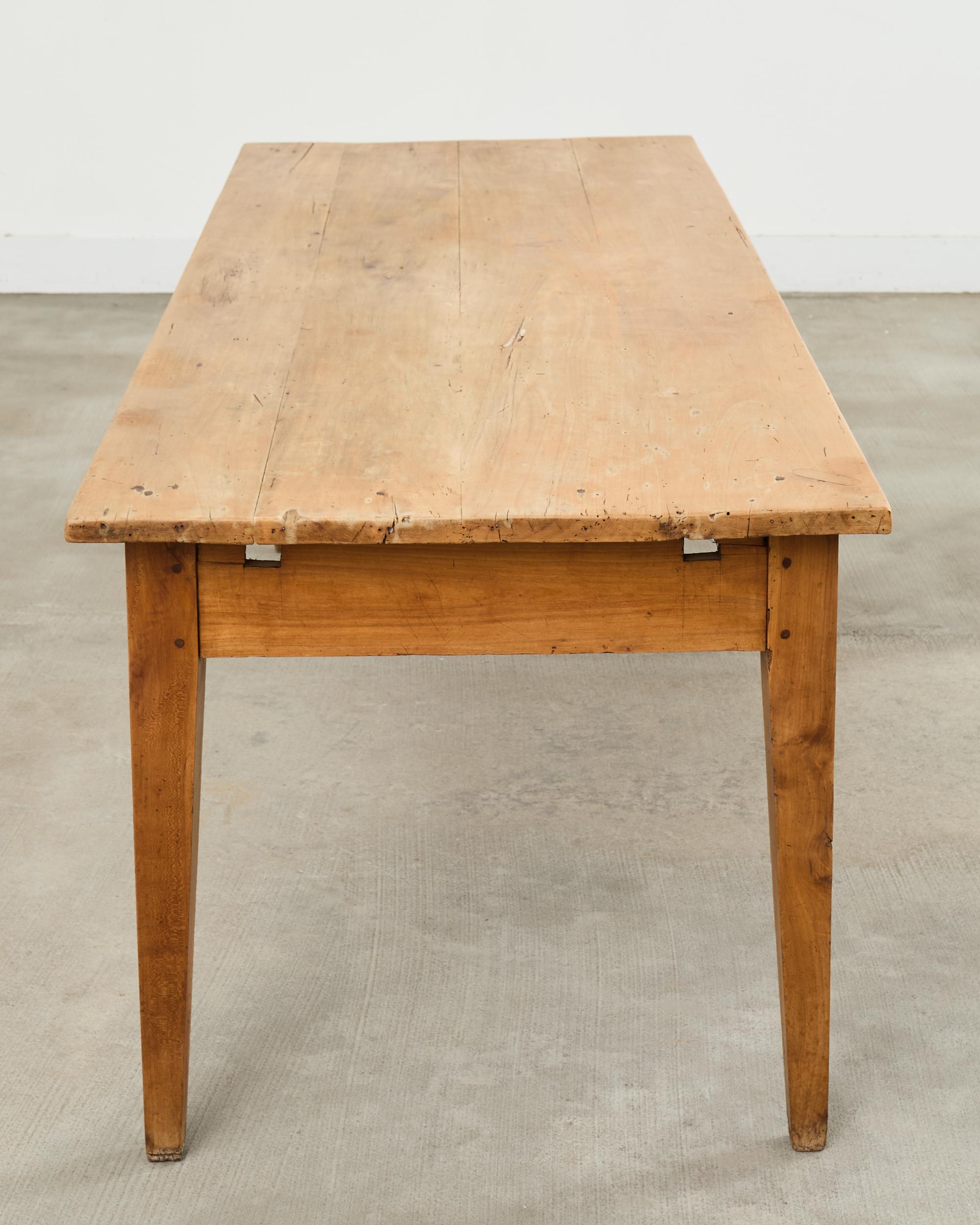 Table de ferme provinciale française du 19ème siècle en vente 1