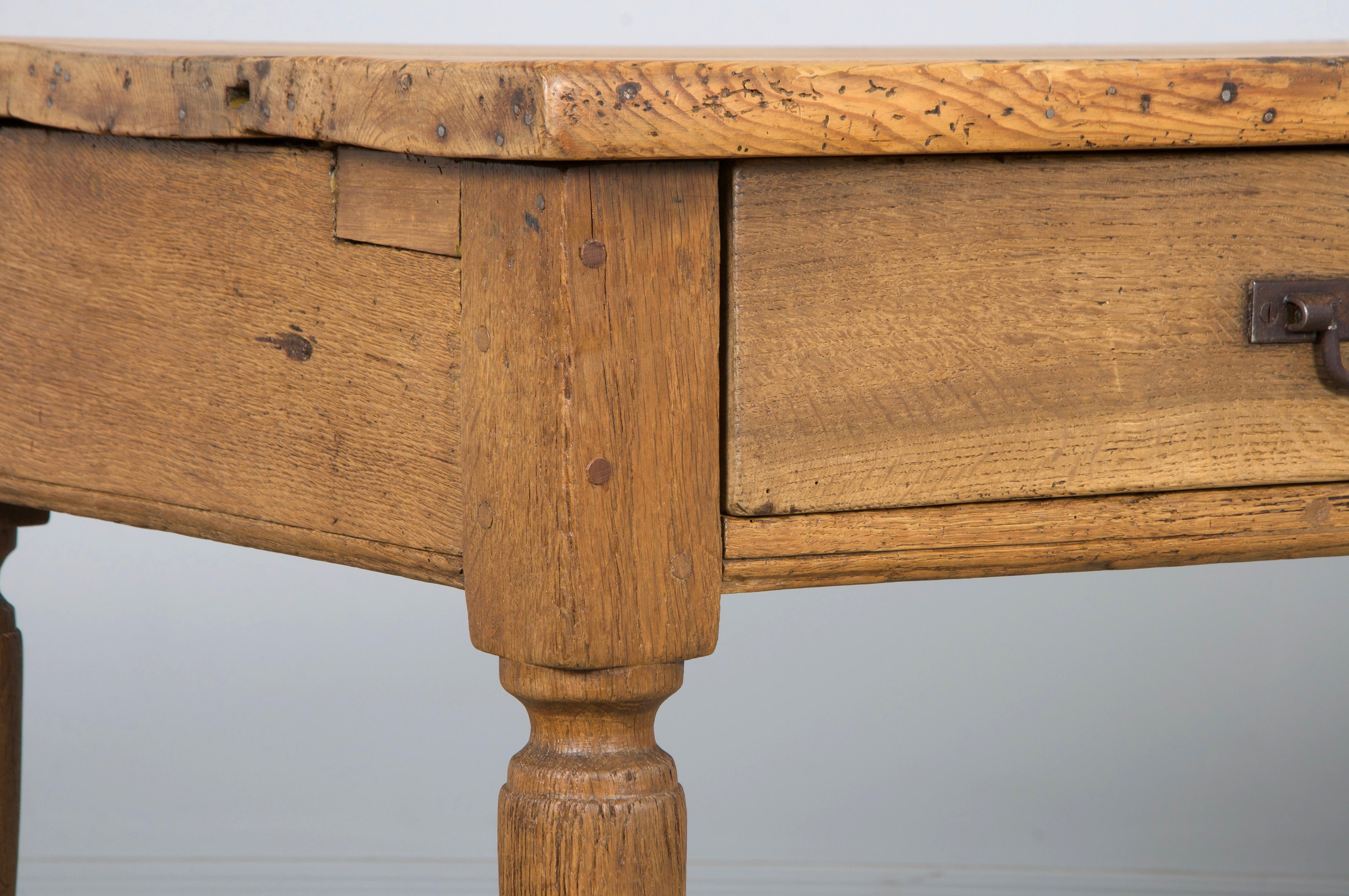 Table de ferme provinciale française du 19ème siècle en bois mélangé en vente 2