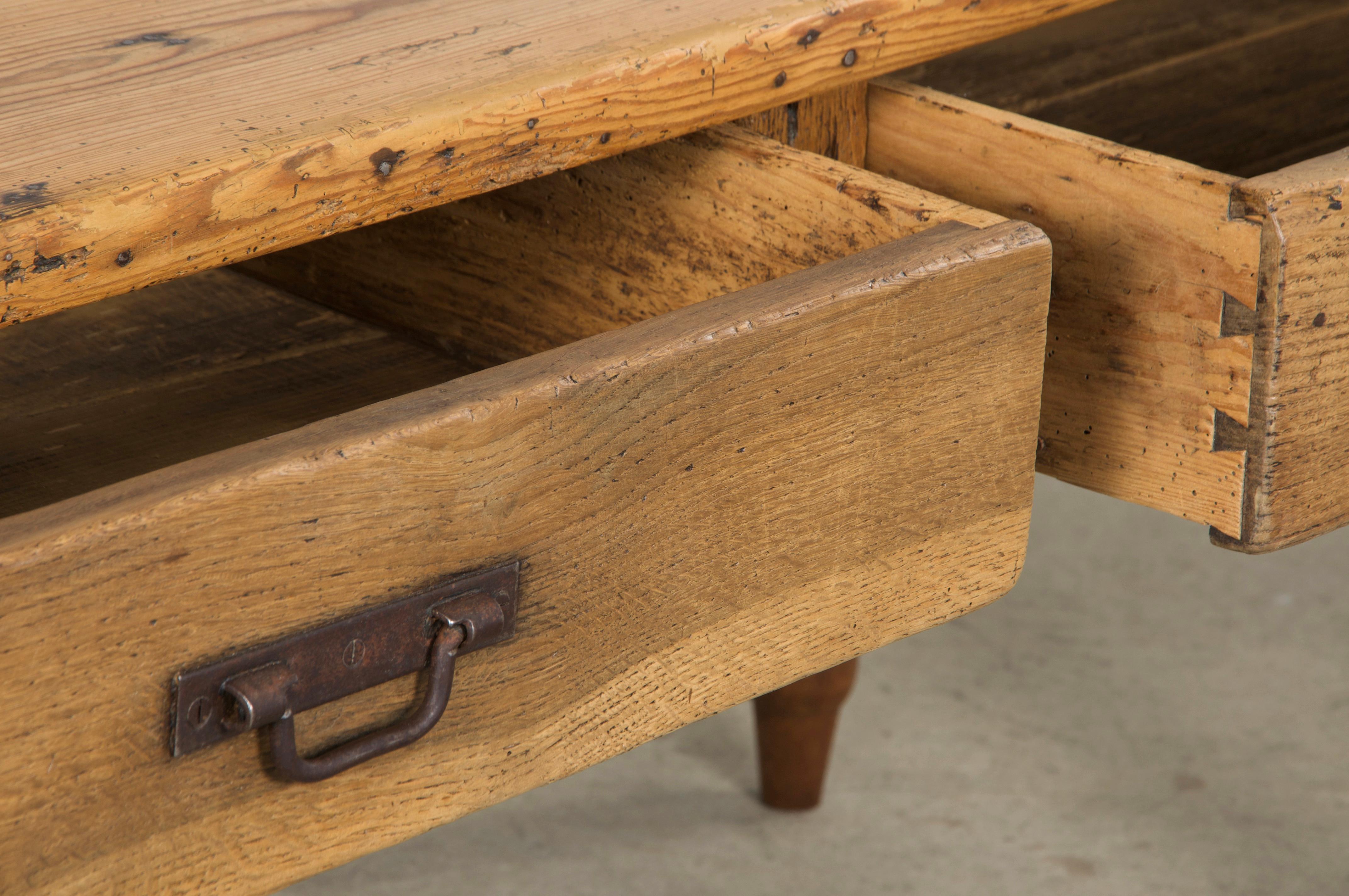 Table de ferme provinciale française du 19ème siècle en bois mélangé en vente 3