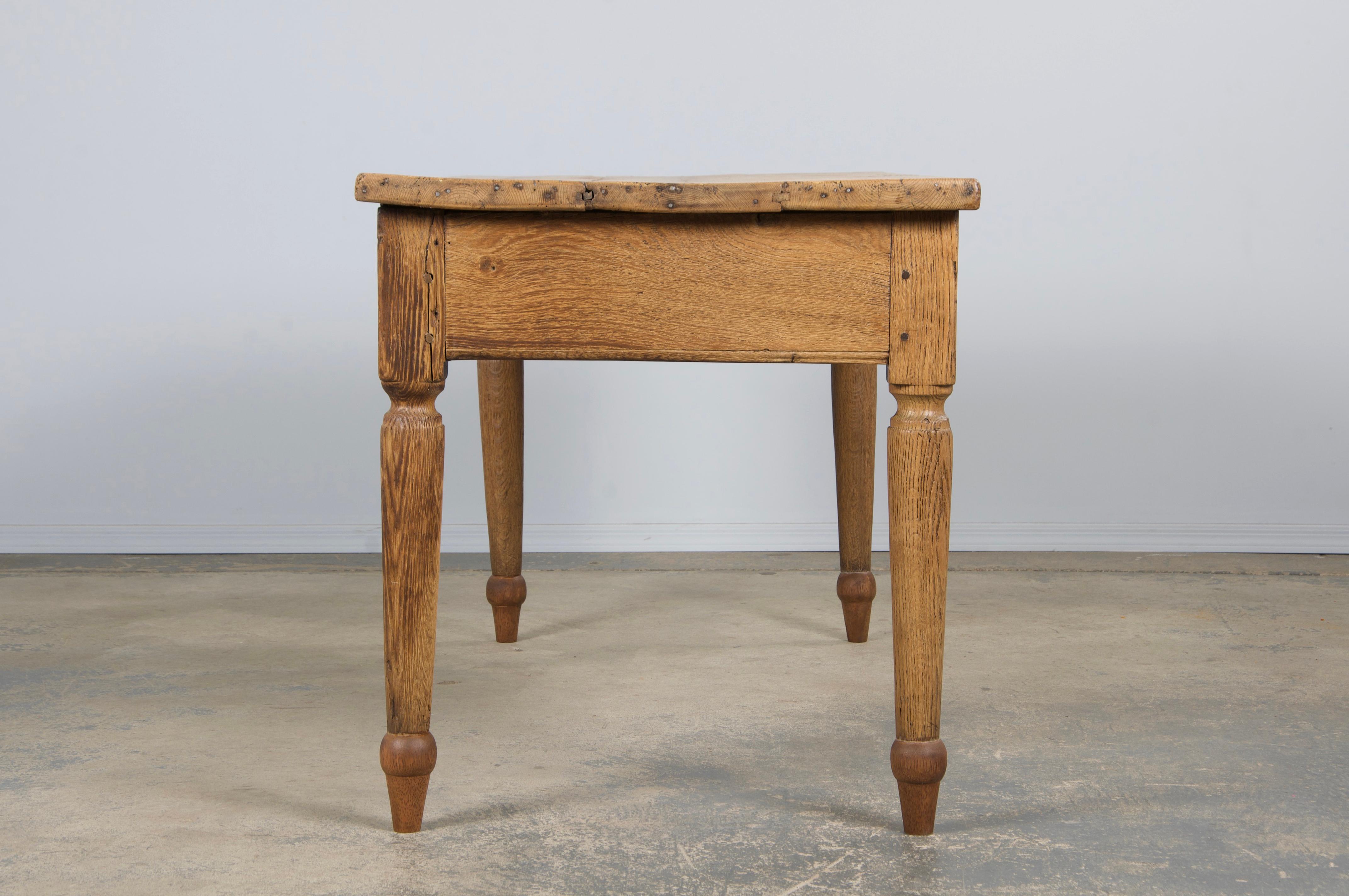Table de ferme provinciale française du 19ème siècle en bois mélangé en vente 4
