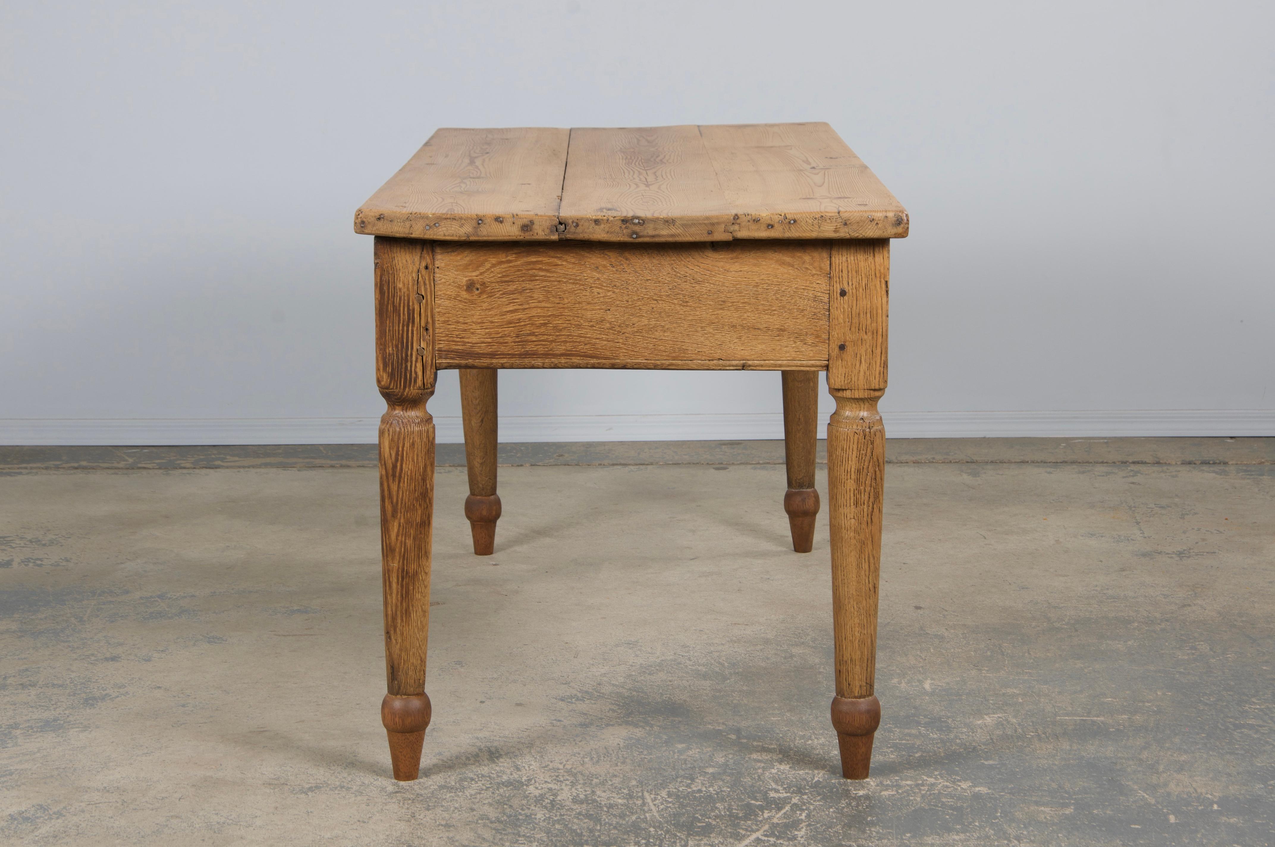 Table de ferme provinciale française du 19ème siècle en bois mélangé en vente 5