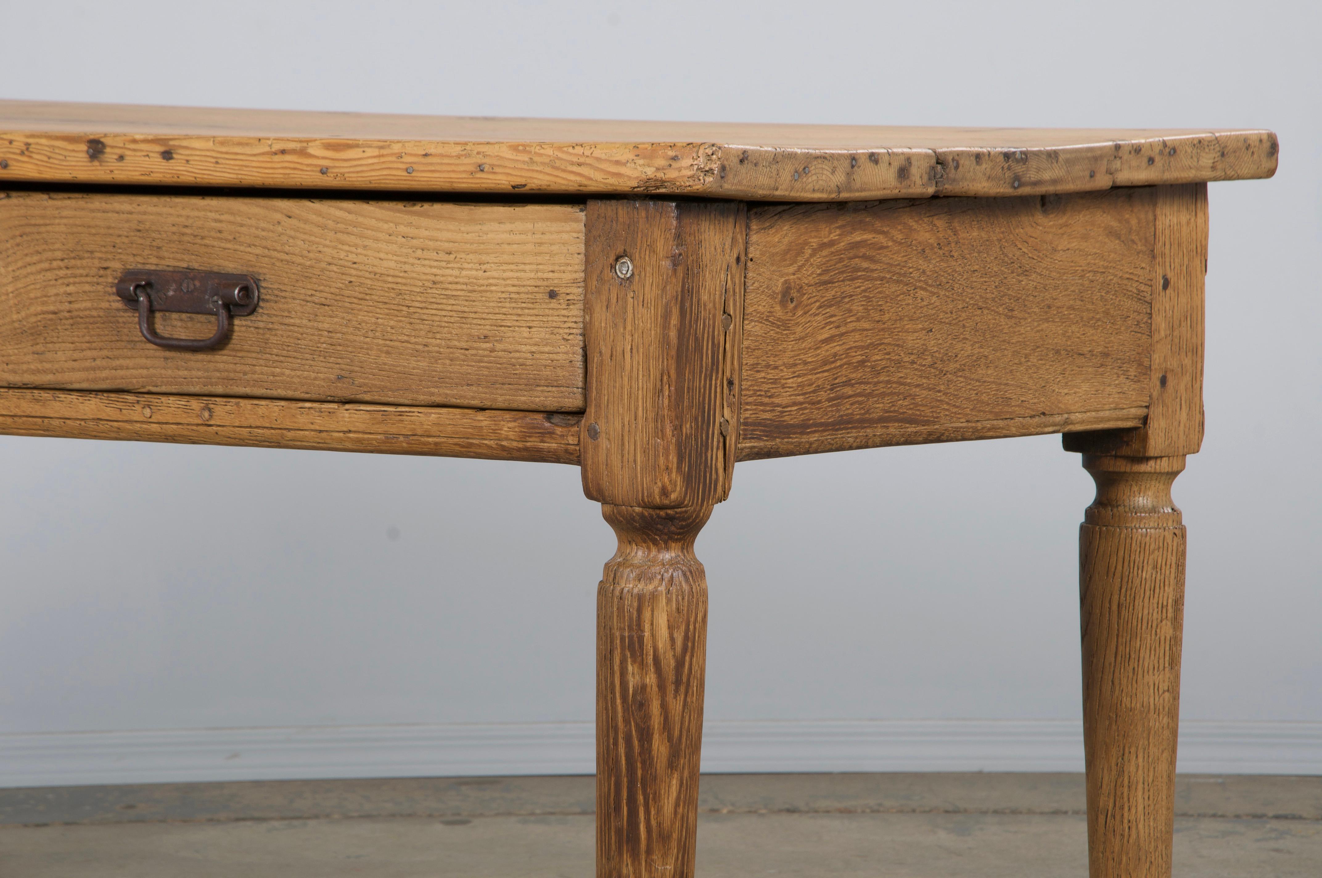 Table de ferme provinciale française du 19ème siècle en bois mélangé en vente 10