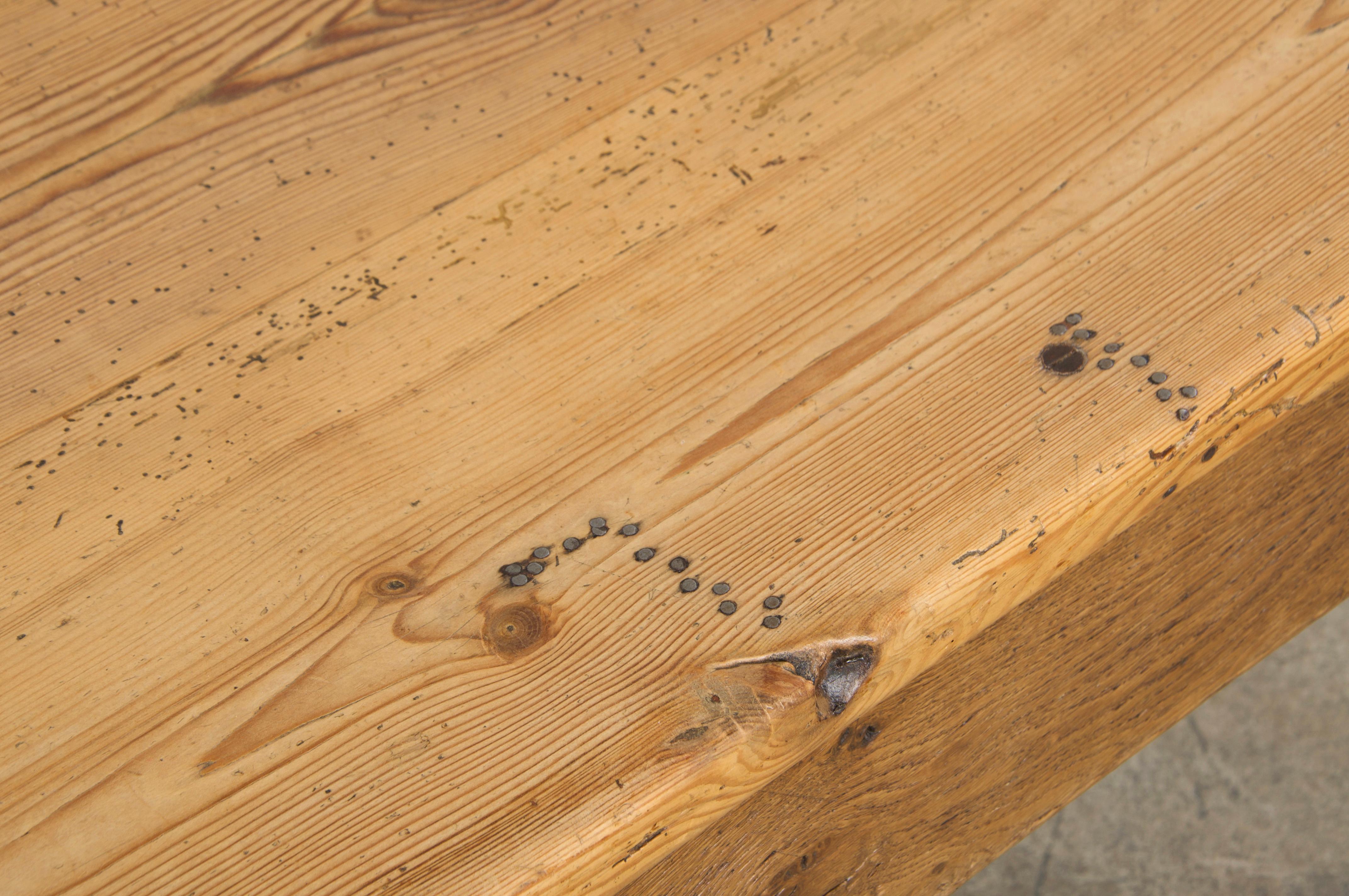 Table de ferme provinciale française du 19ème siècle en bois mélangé en vente 11