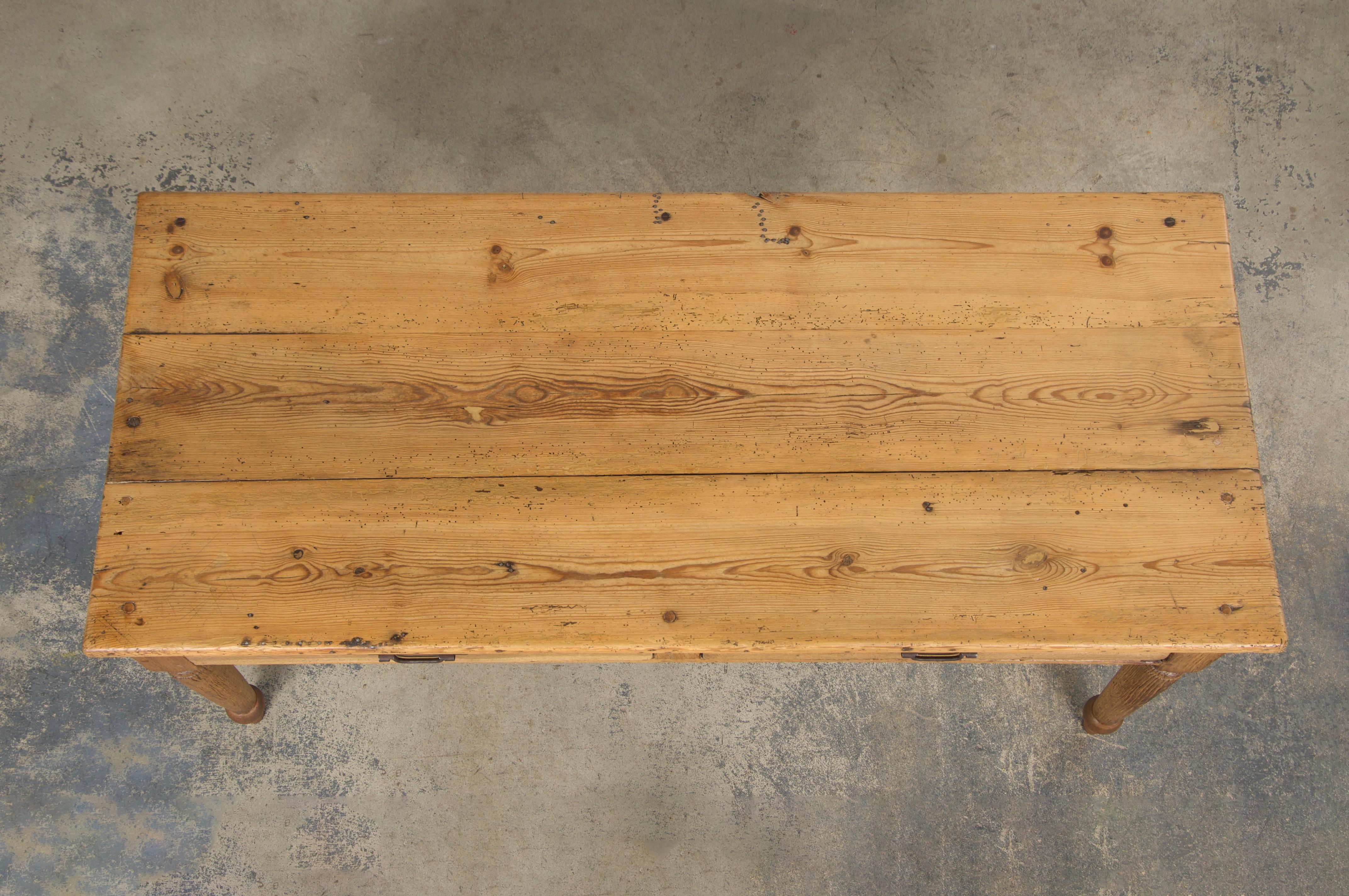 Provincial français Table de ferme provinciale française du 19ème siècle en bois mélangé en vente