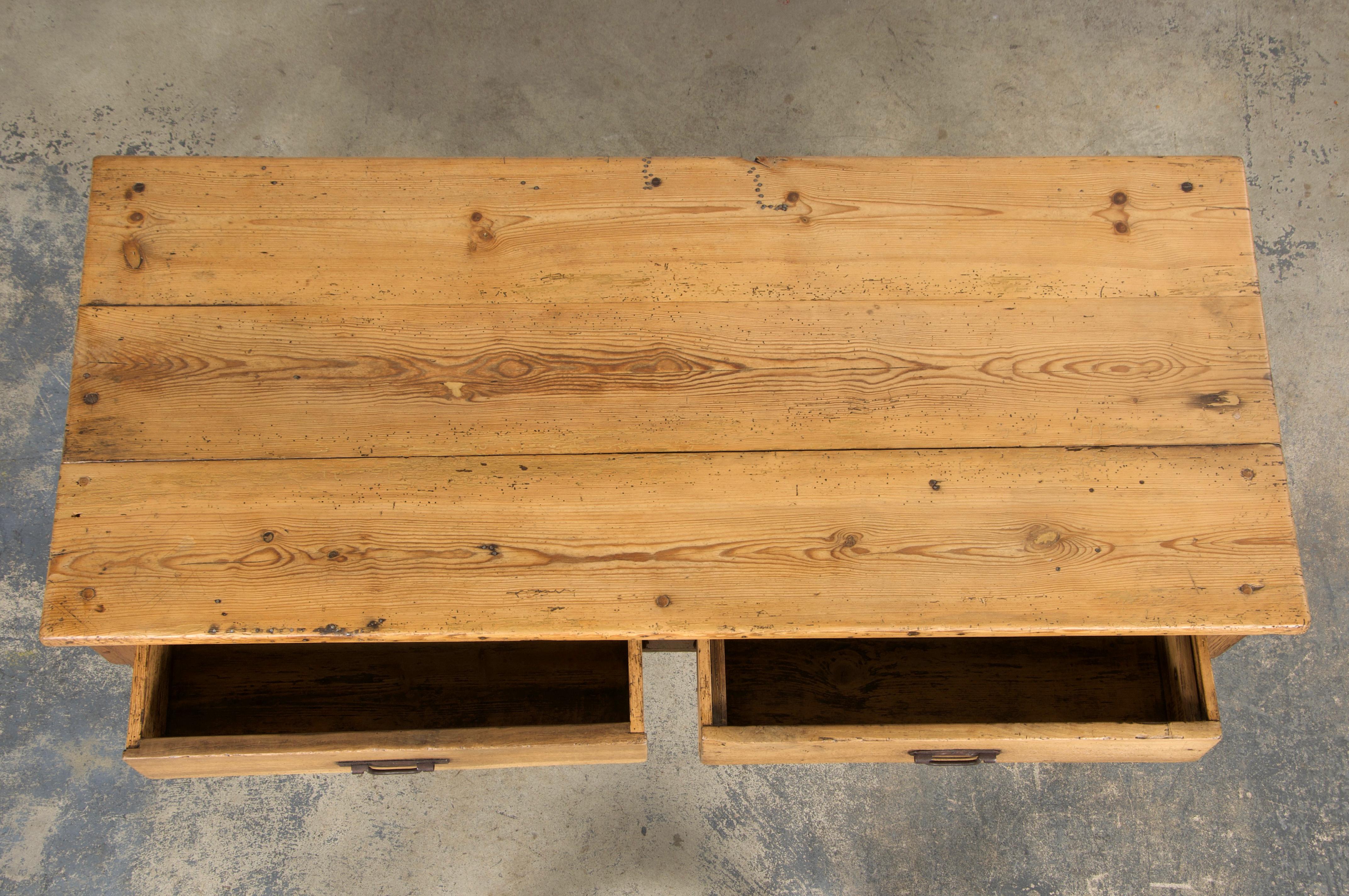 Français Table de ferme provinciale française du 19ème siècle en bois mélangé en vente