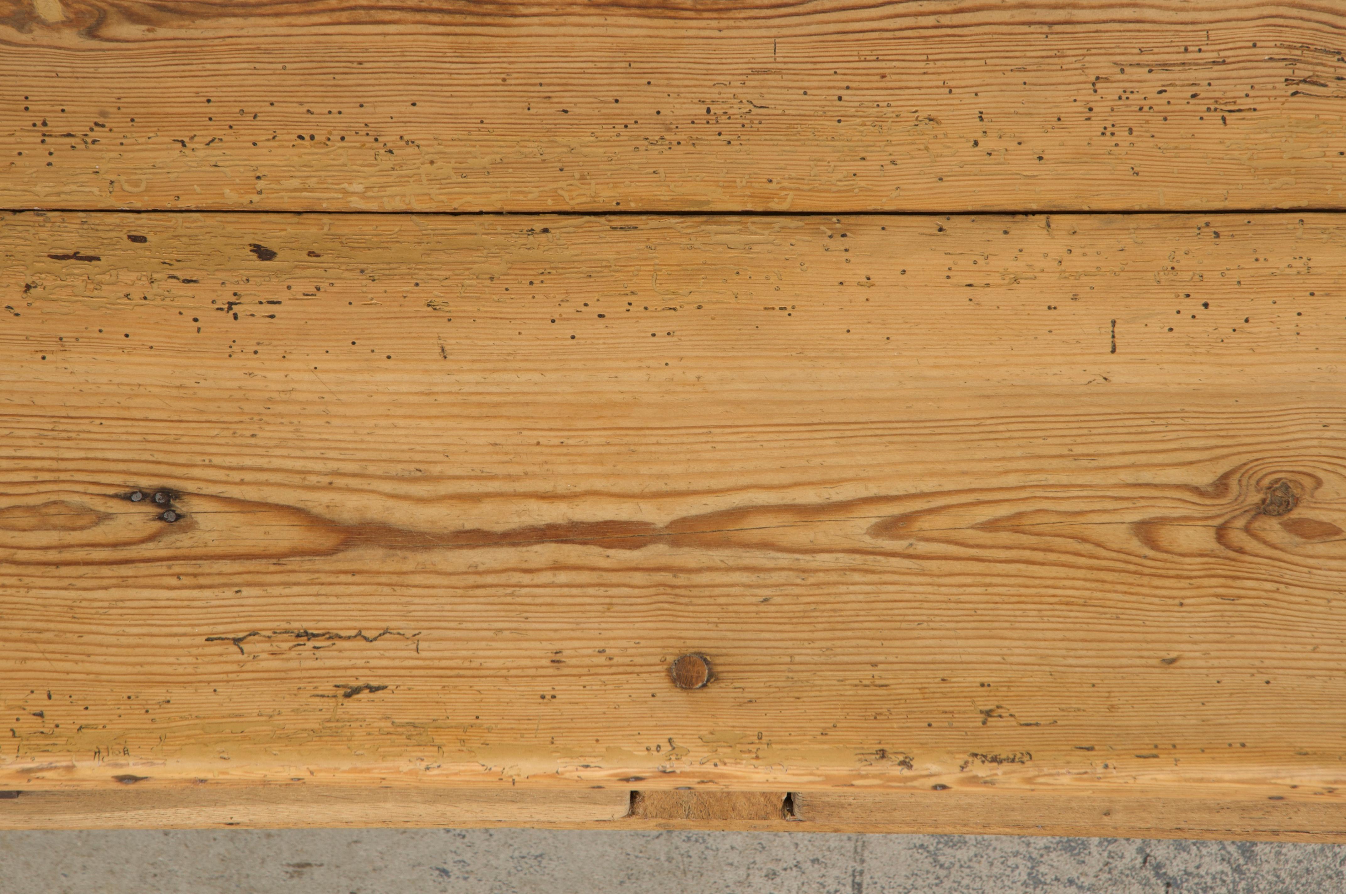 XIXe siècle Table de ferme provinciale française du 19ème siècle en bois mélangé en vente