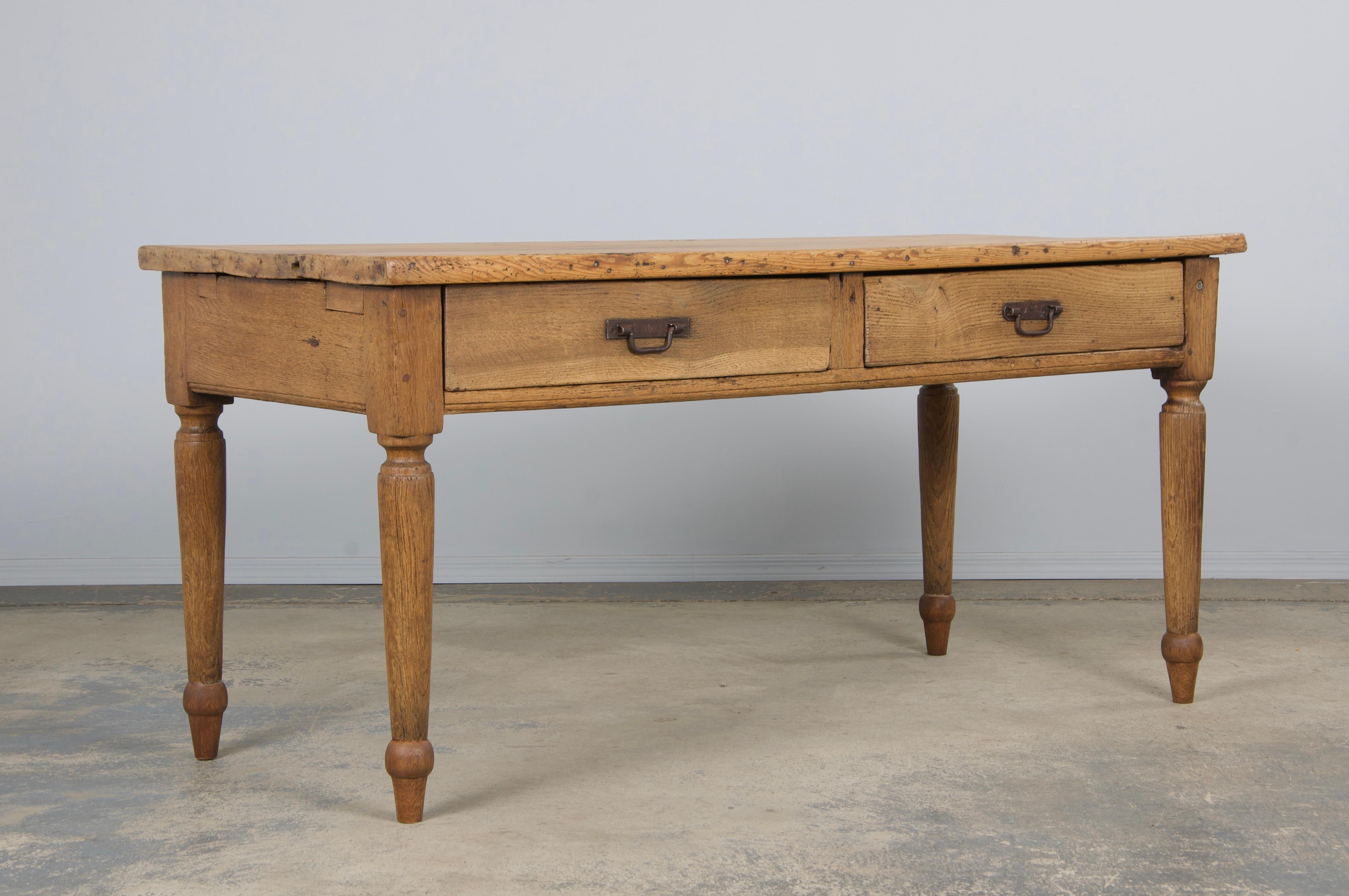 Table de ferme provinciale française du 19ème siècle en bois mélangé en vente 1