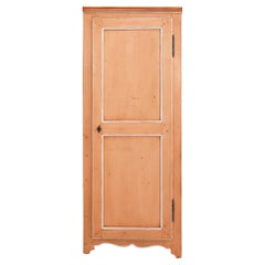 Armoire d'angle provinciale française du 19ème siècle en pin peint