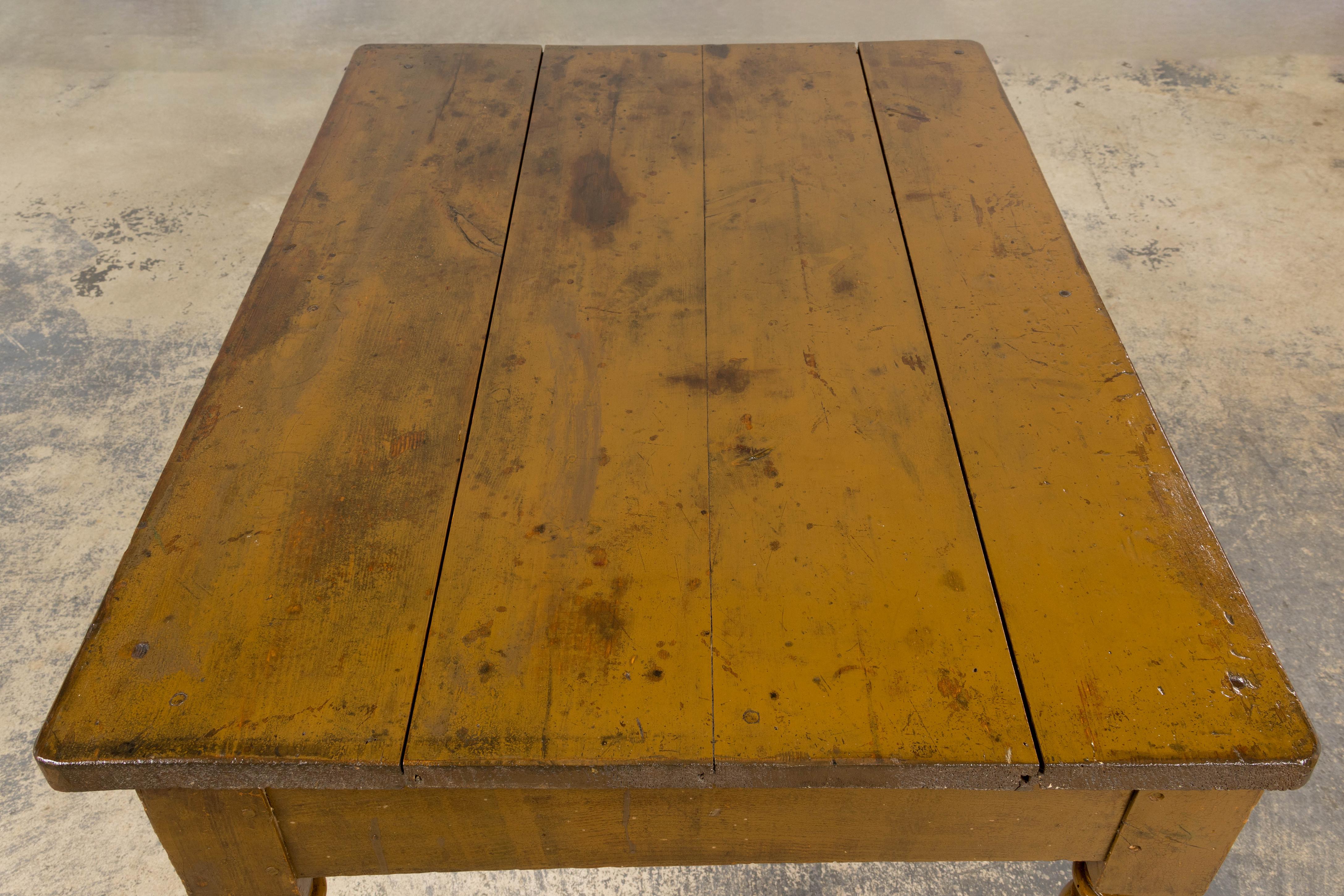 19. Jahrhundert Land Französisch Provincial Gemalt Kiefer Bauernhaus Tisch im Angebot 8