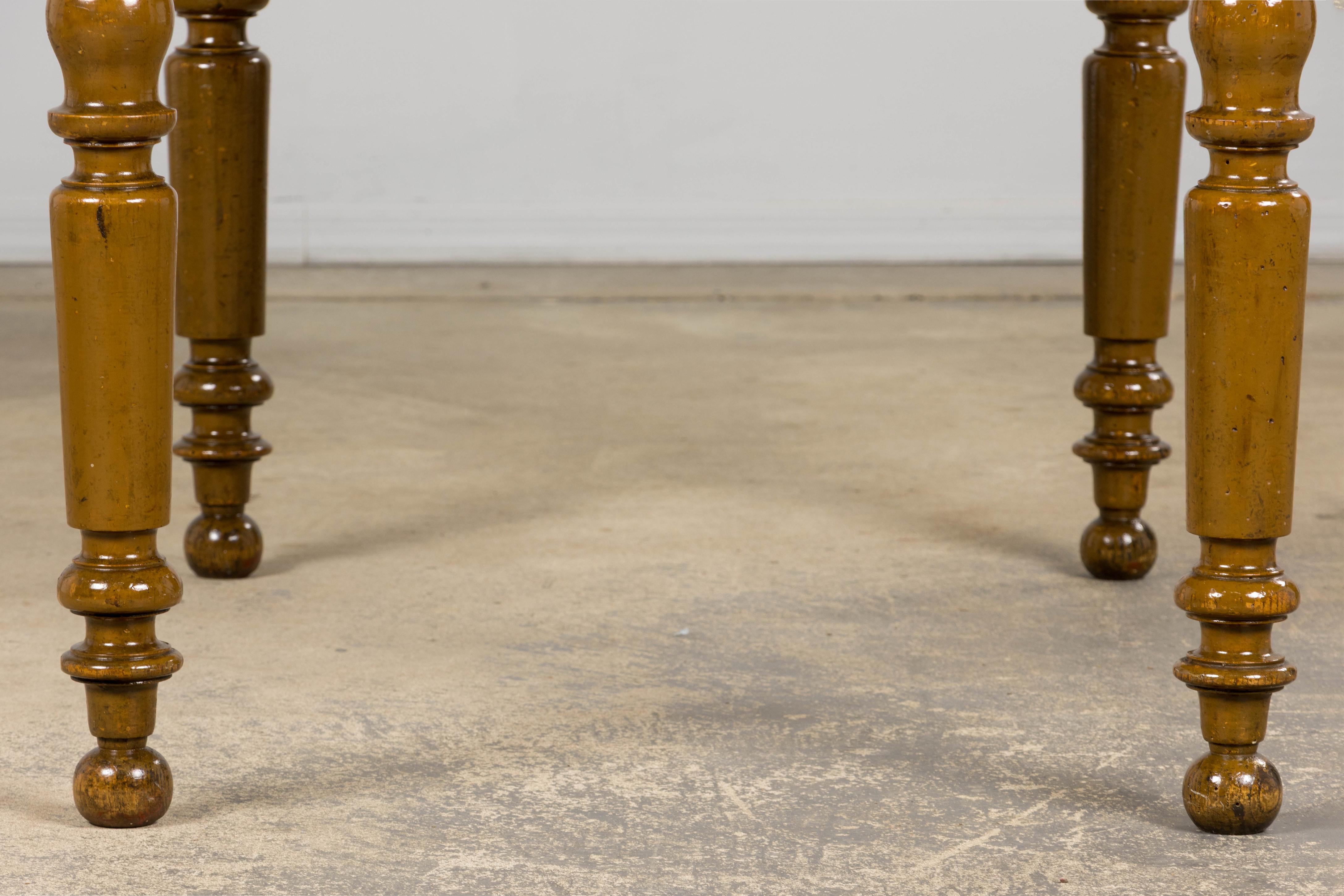 19. Jahrhundert Land Französisch Provincial Gemalt Kiefer Bauernhaus Tisch im Angebot 10