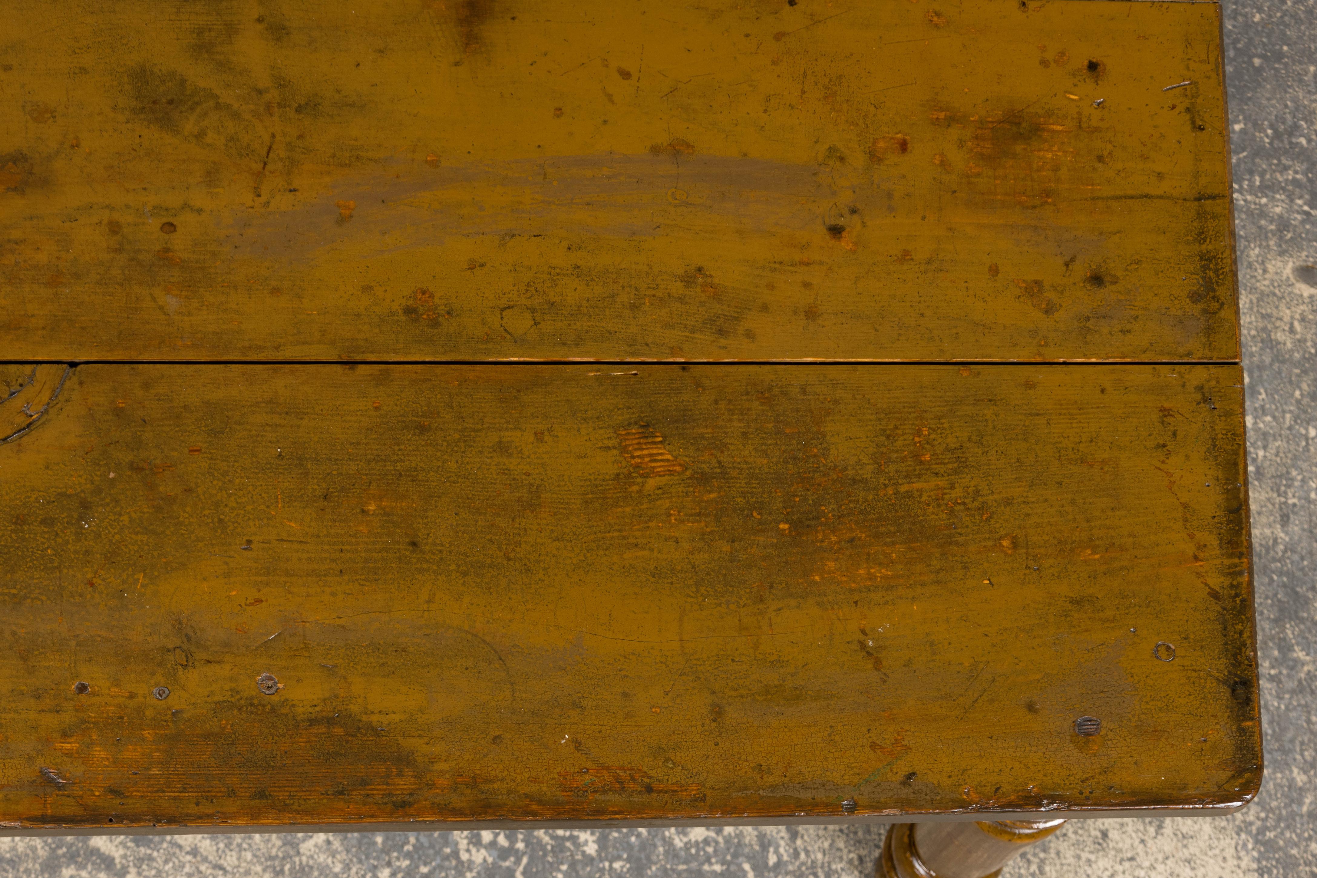 19. Jahrhundert Land Französisch Provincial Gemalt Kiefer Bauernhaus Tisch im Angebot 1