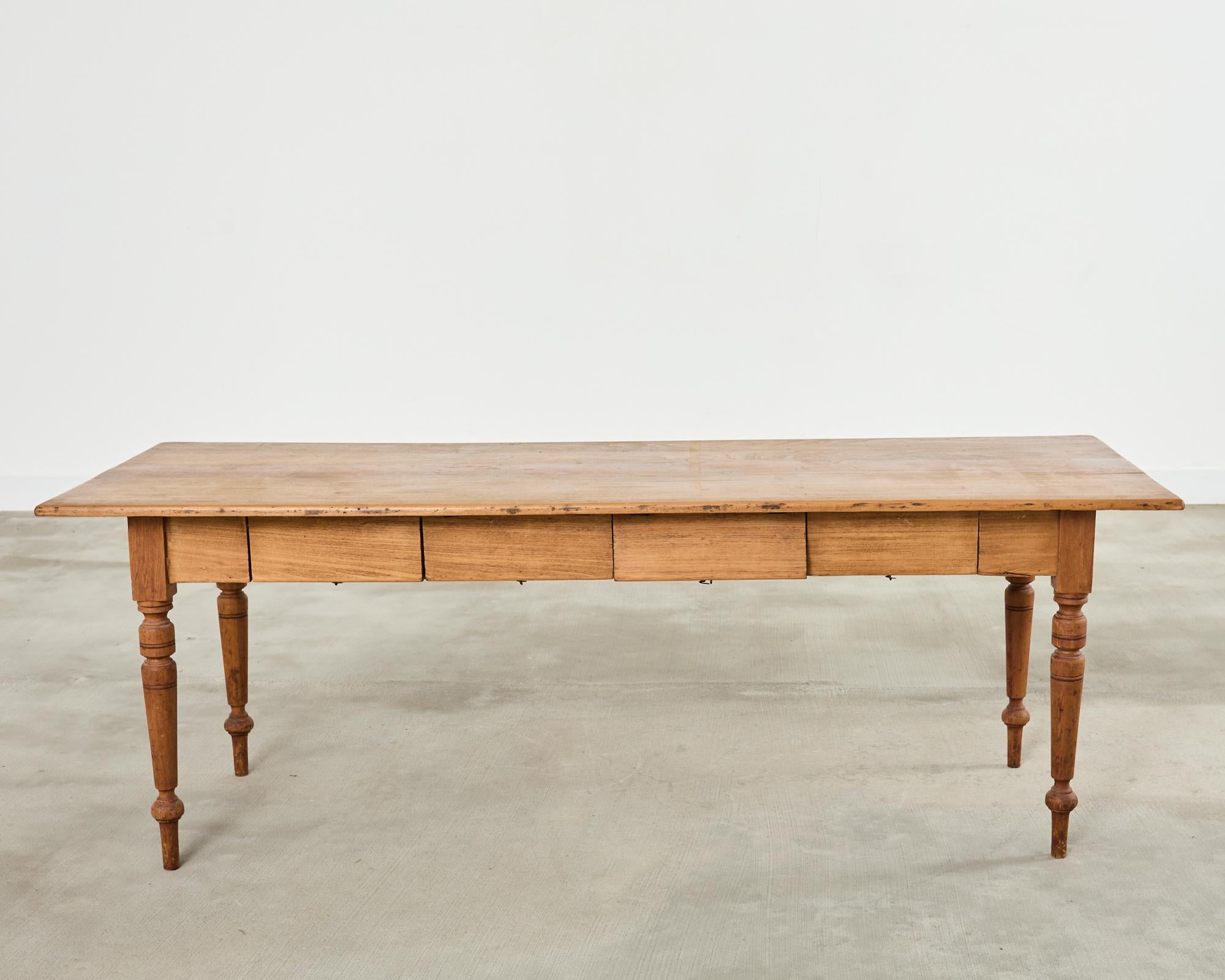 19th Century Country French Provincial Pine Farmhouse Dining Table in vendita 13