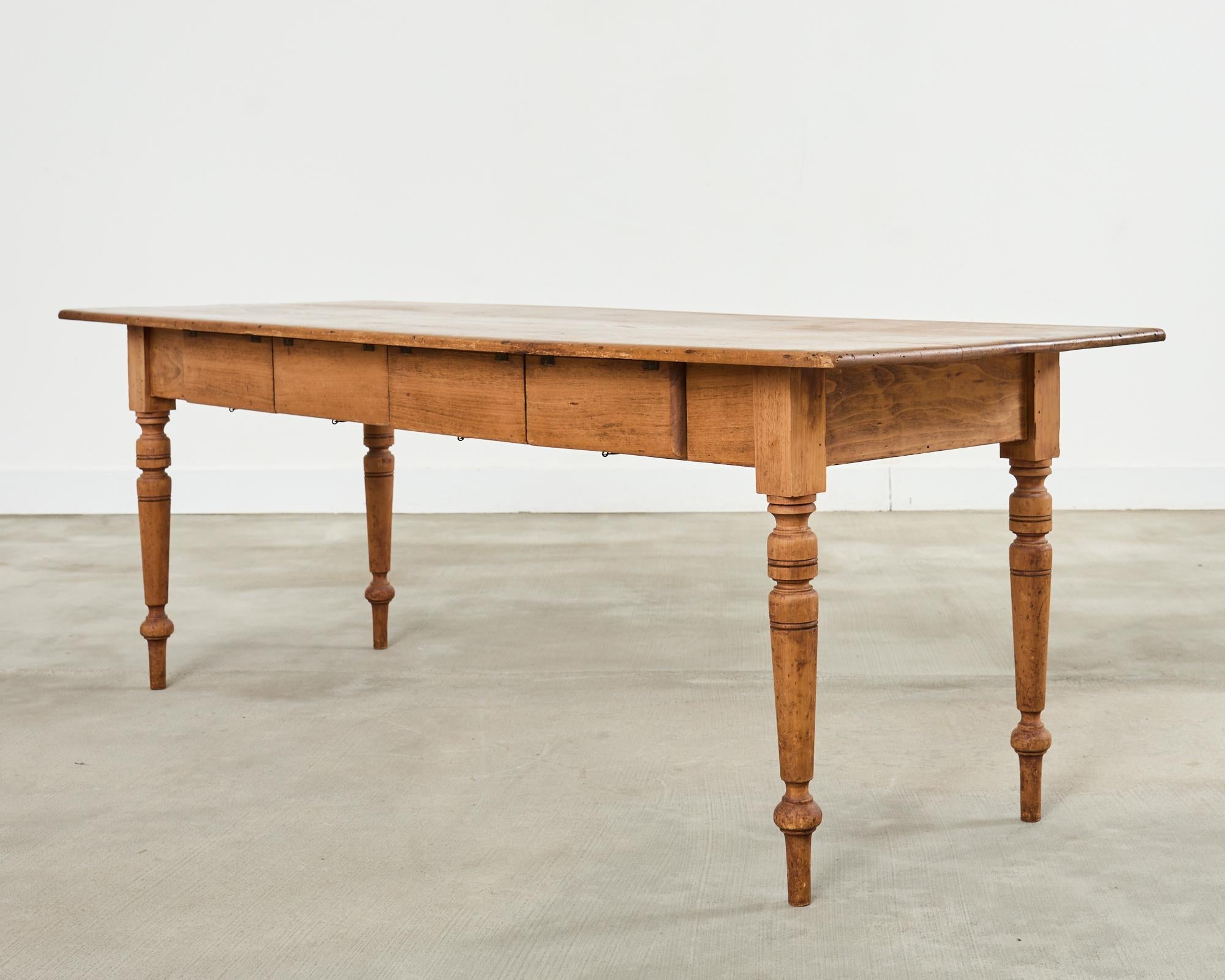 Francese 19th Century Country French Provincial Pine Farmhouse Dining Table in vendita