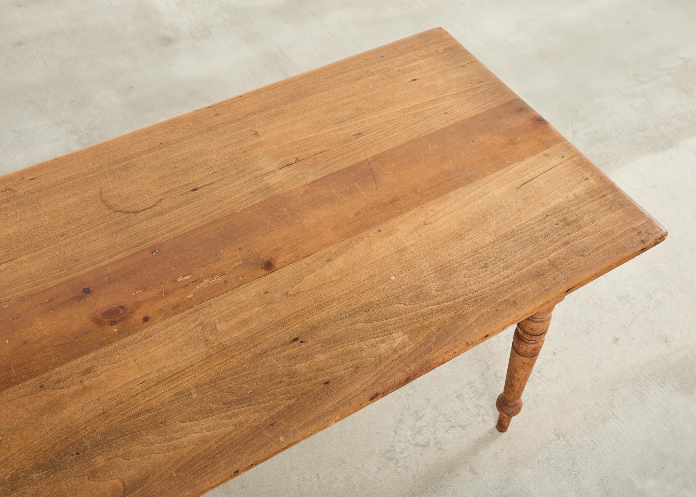19th Century Country French Provincial Pine Farmhouse Dining Table in vendita 1