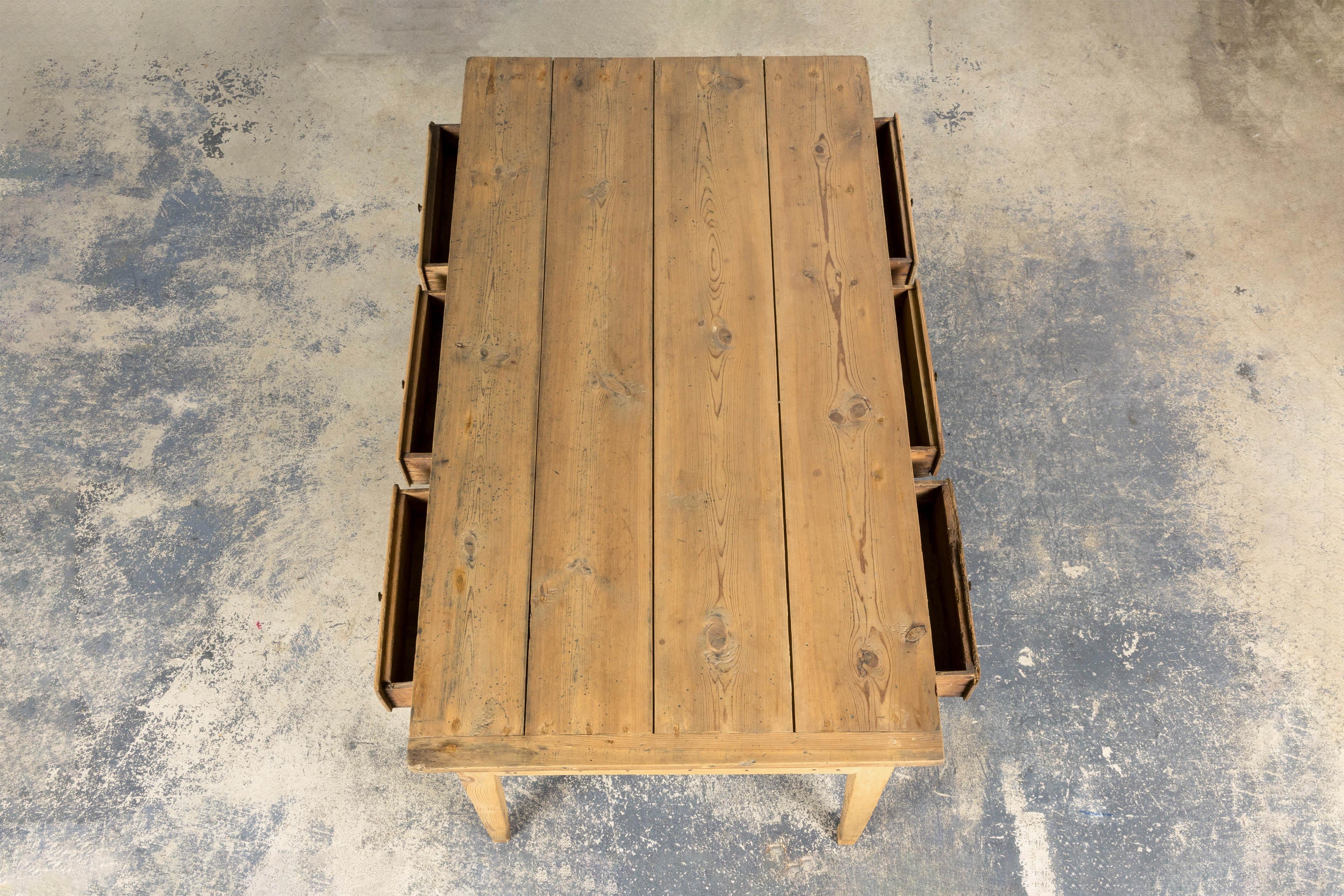 Îlot de ferme en pin providentiel français du 19e siècle en vente 3