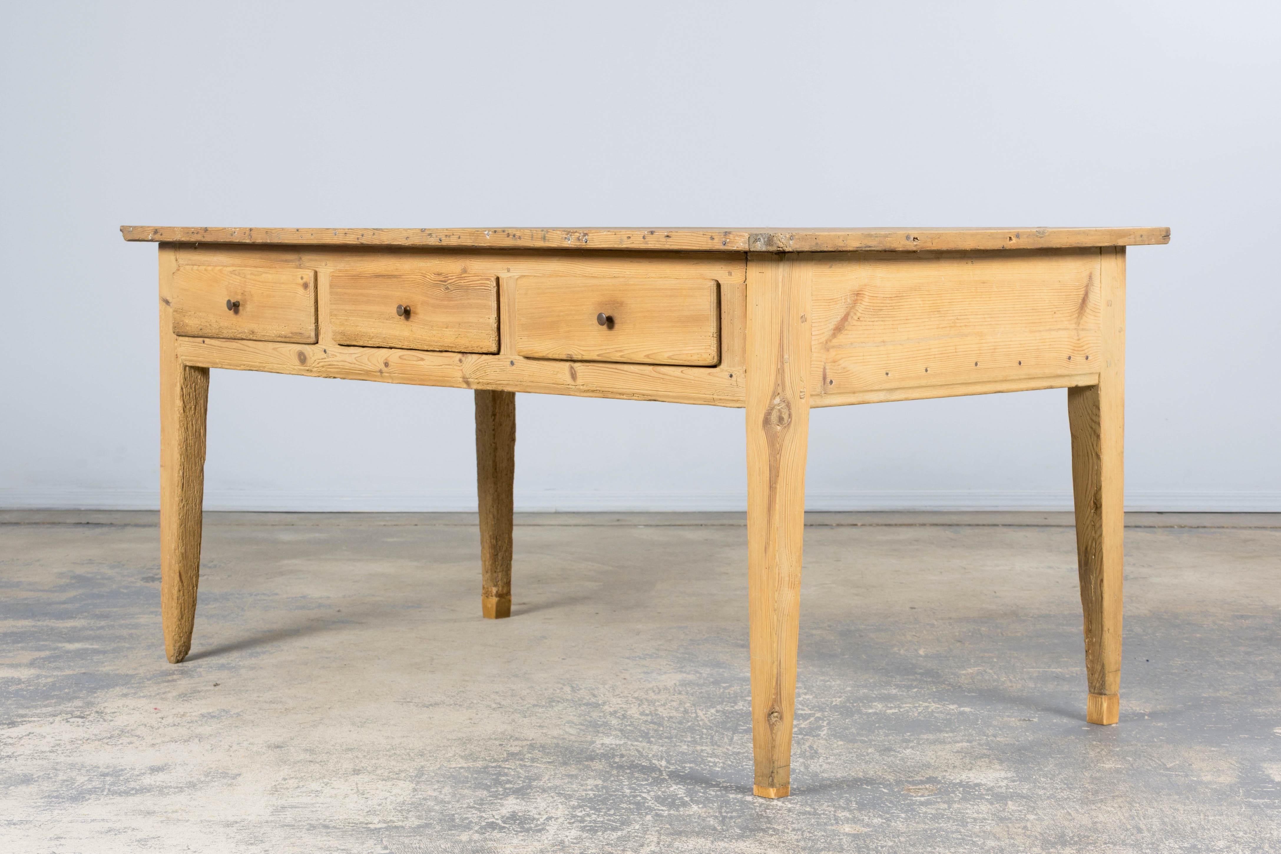 Îlot de ferme en pin providentiel français du 19e siècle en vente 4