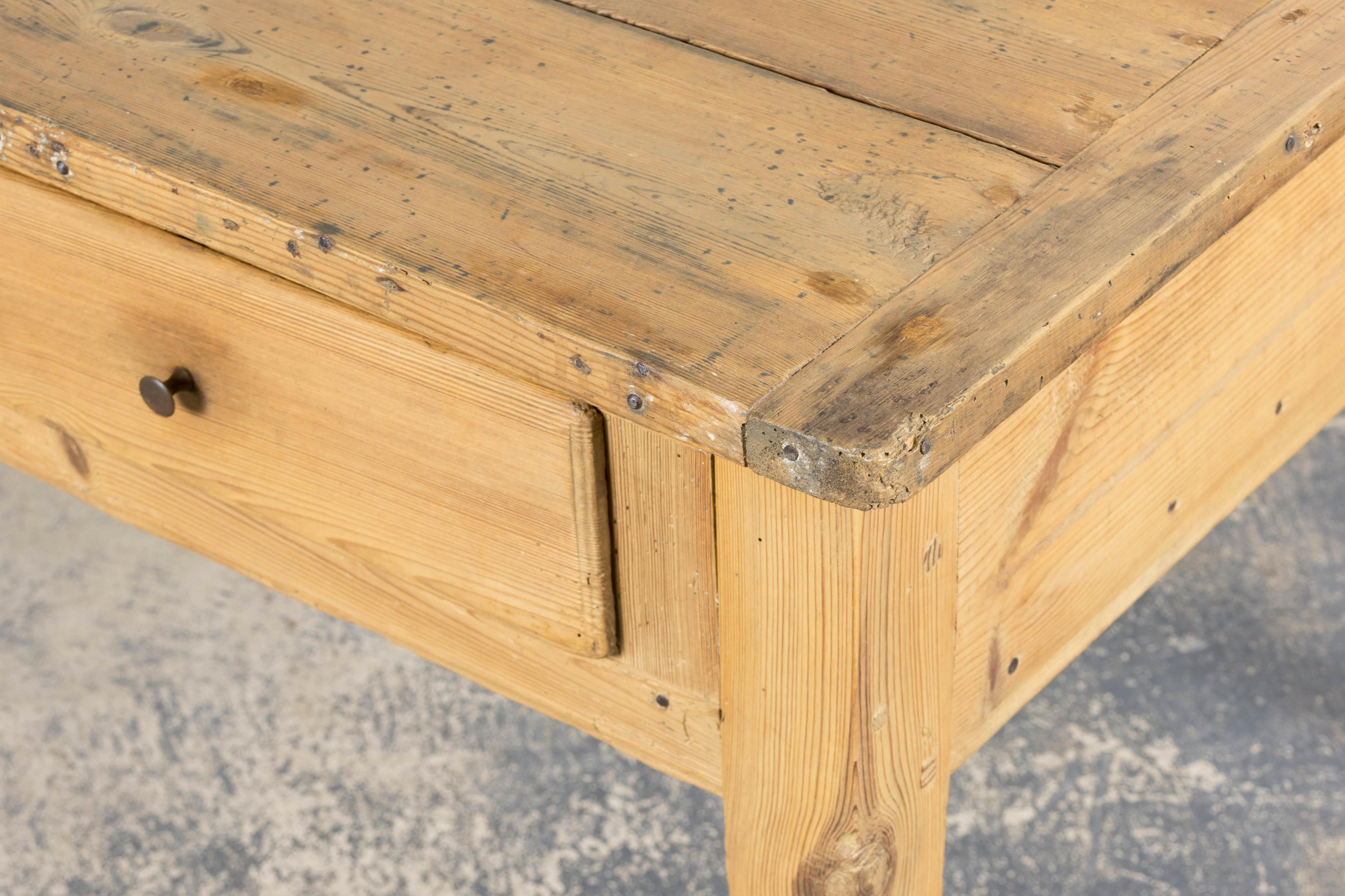 Îlot de ferme en pin providentiel français du 19e siècle en vente 5