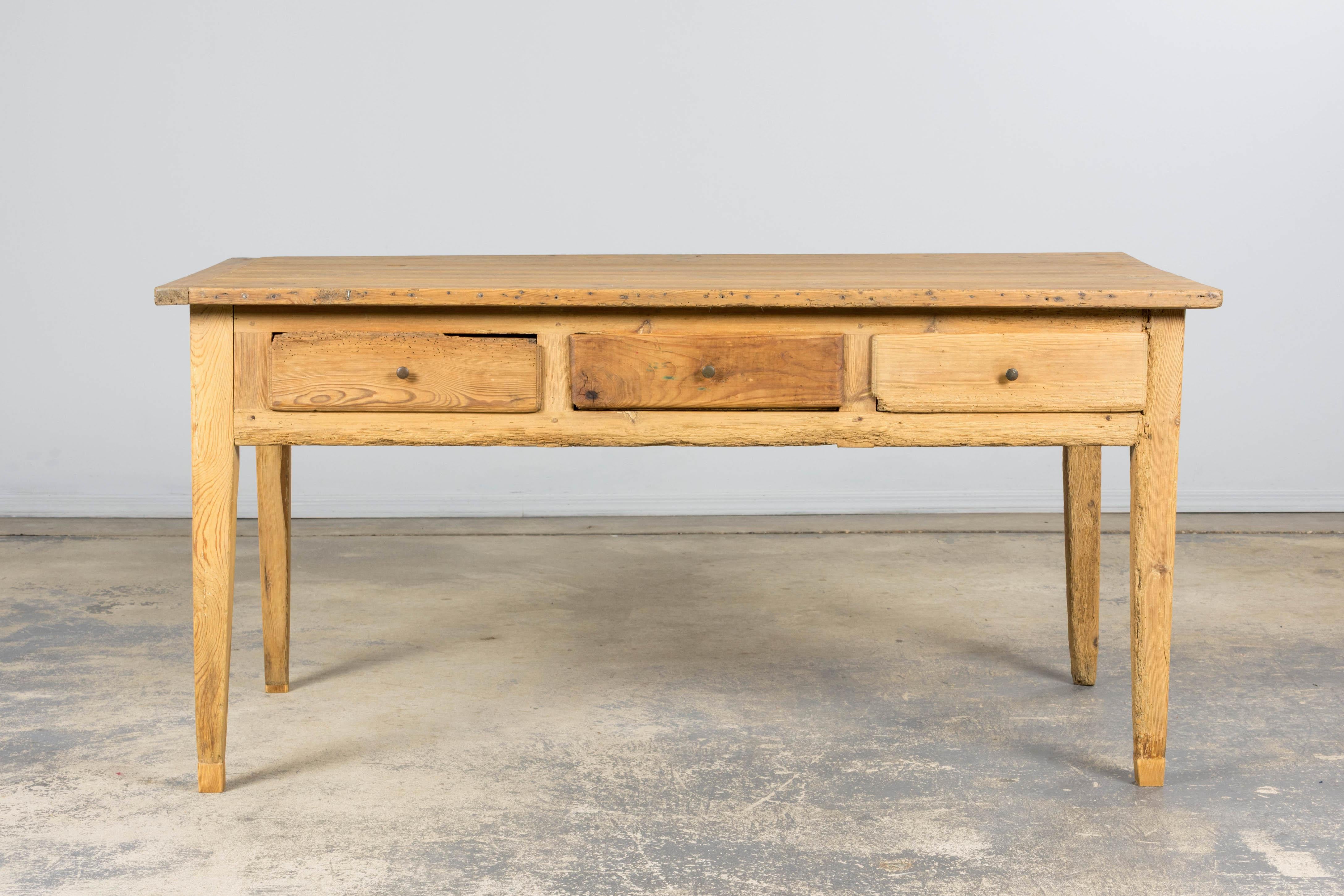 Îlot de ferme en pin providentiel français du 19e siècle en vente 8