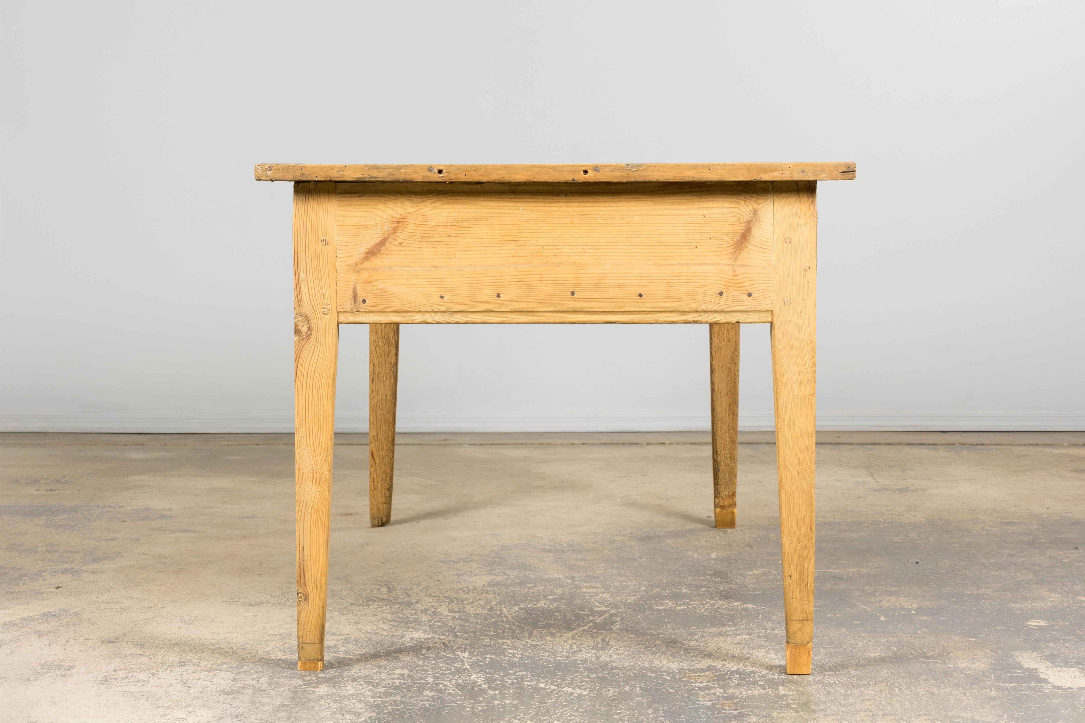 Pin Îlot de ferme en pin providentiel français du 19e siècle en vente