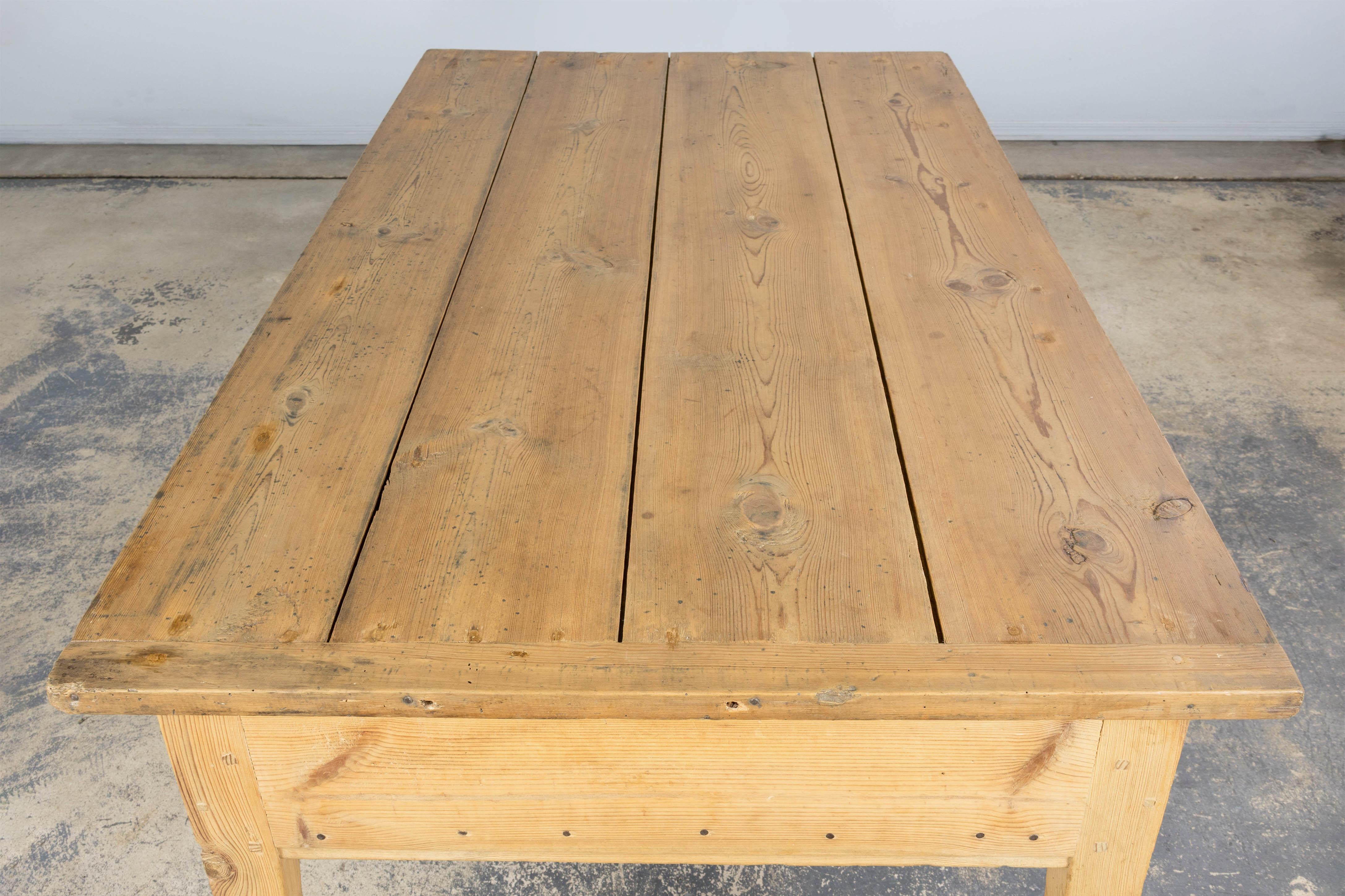 Îlot de ferme en pin providentiel français du 19e siècle en vente 1