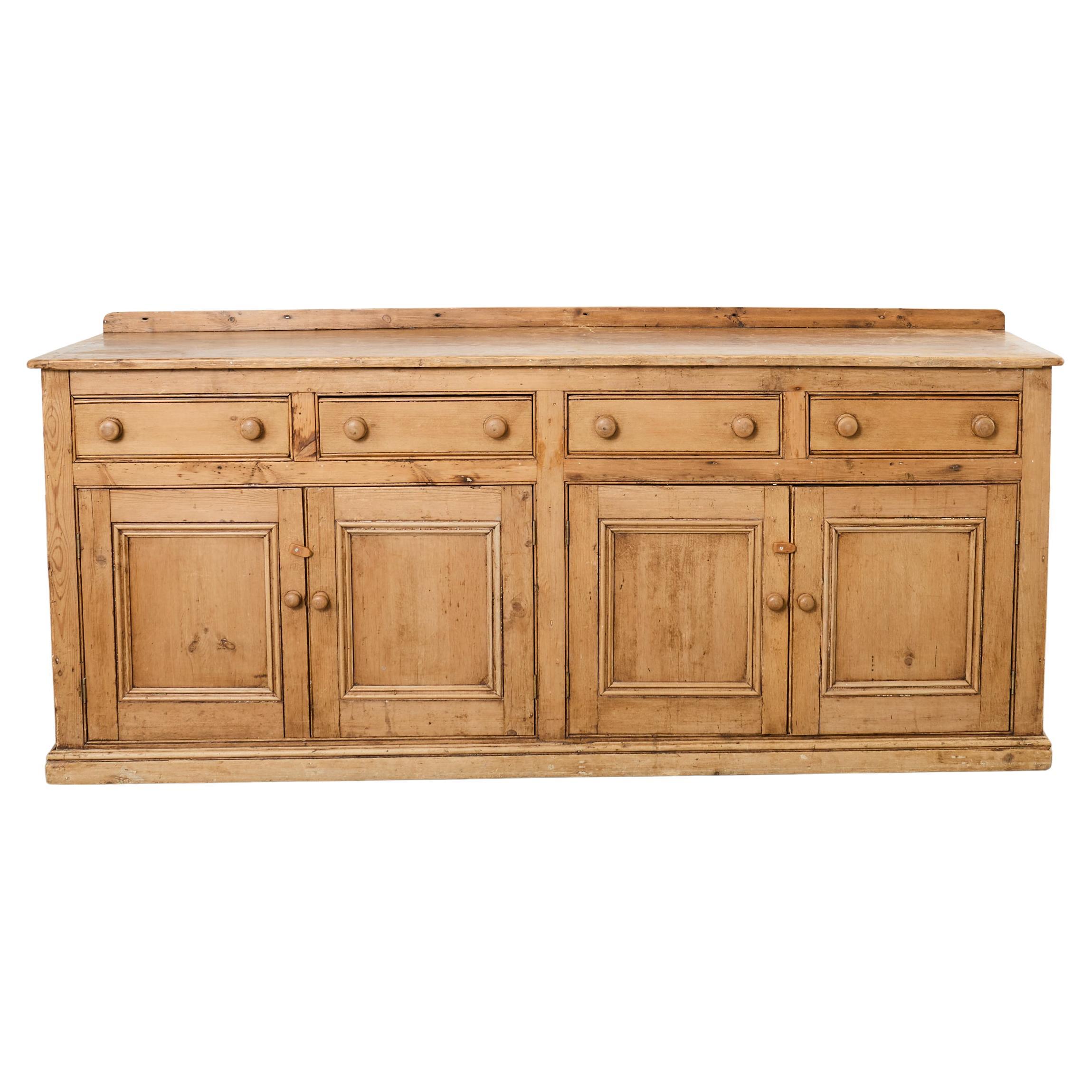 Credenza in pino provinciale francese del XIX secolo Buffet 7 Ft.