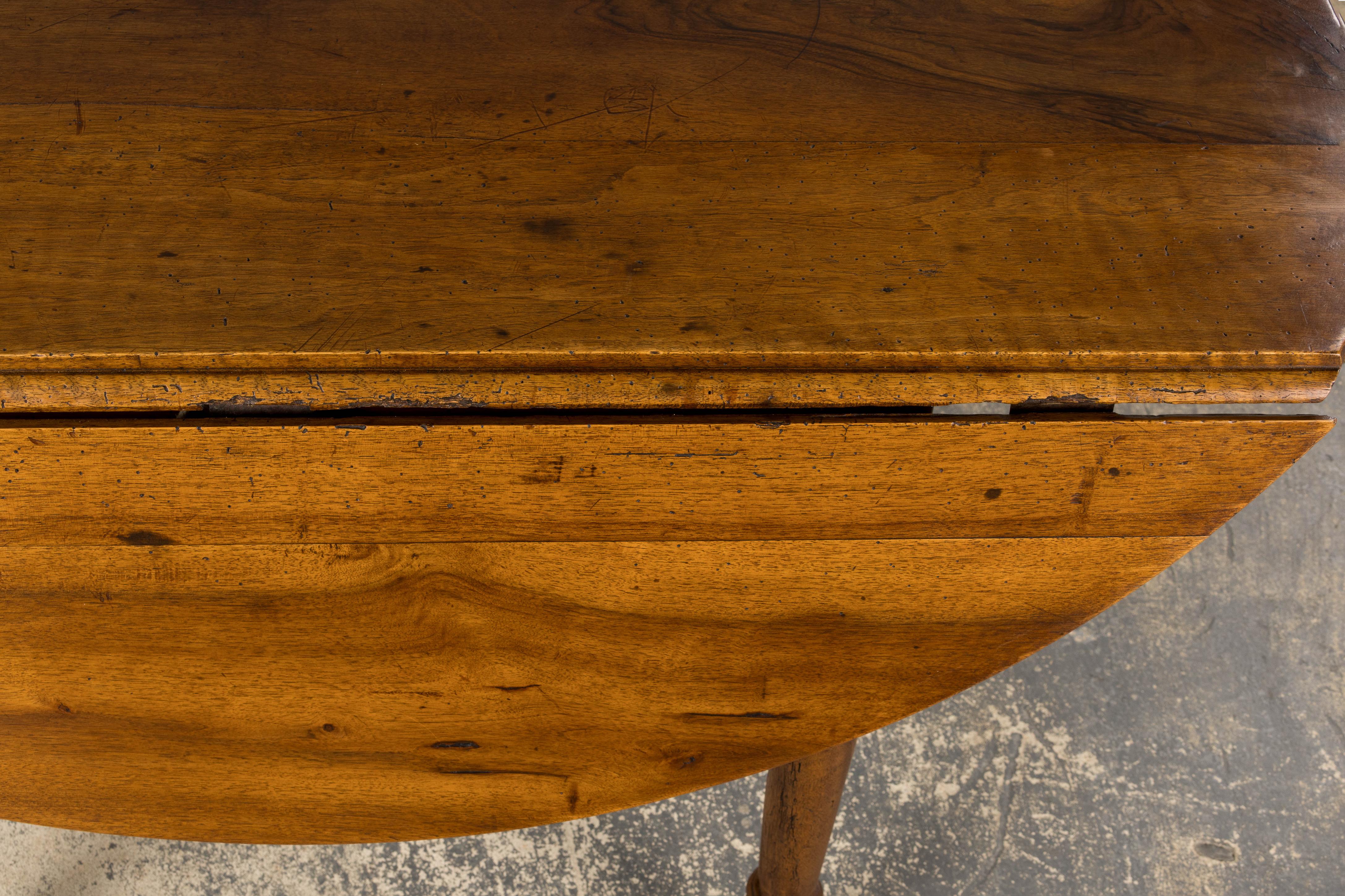 19th Century Country French Provincial Walnut Drop Leaf Table For Sale 14