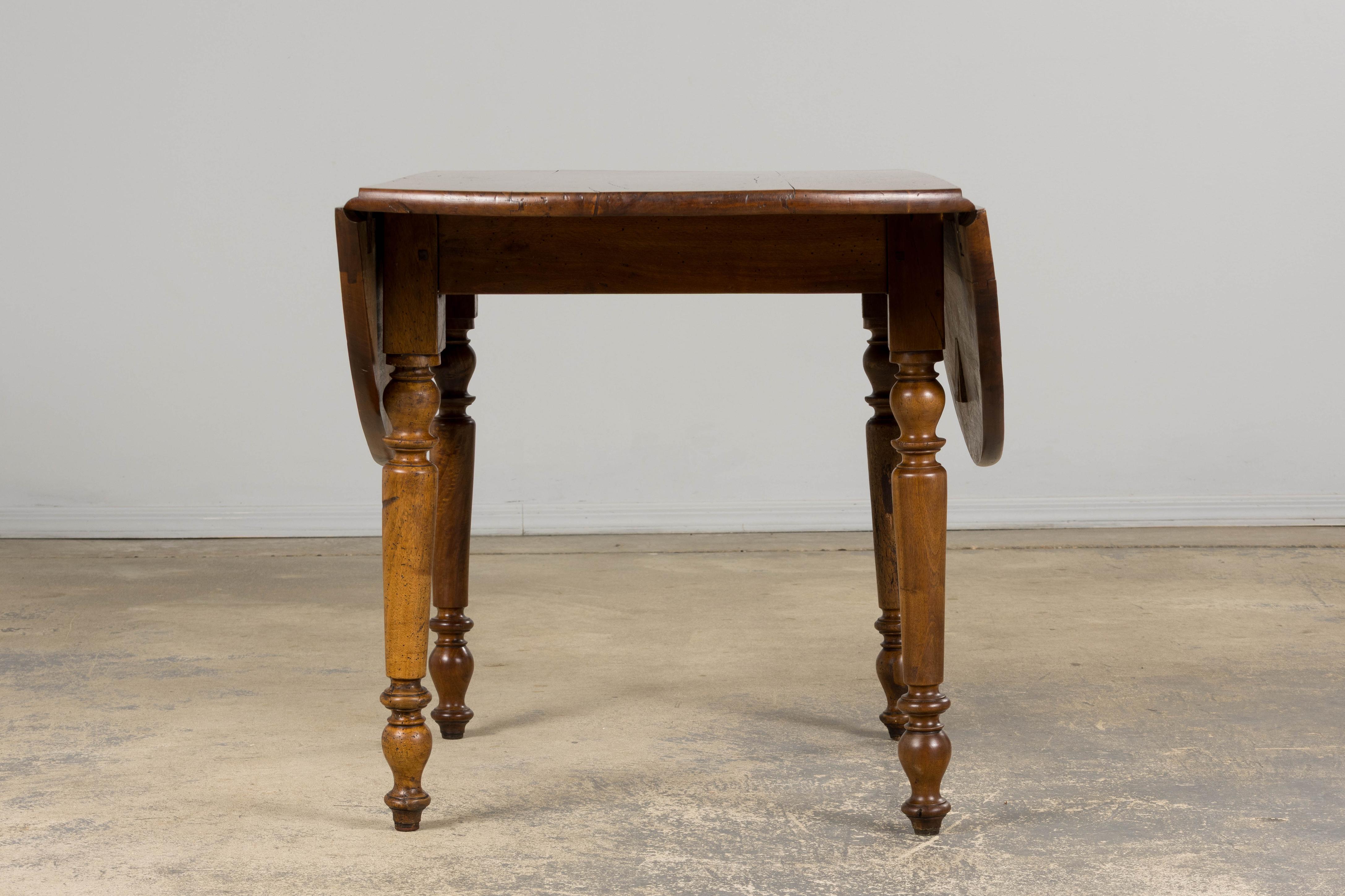19th Century Country French Provincial Walnut Drop Leaf Table For Sale 5