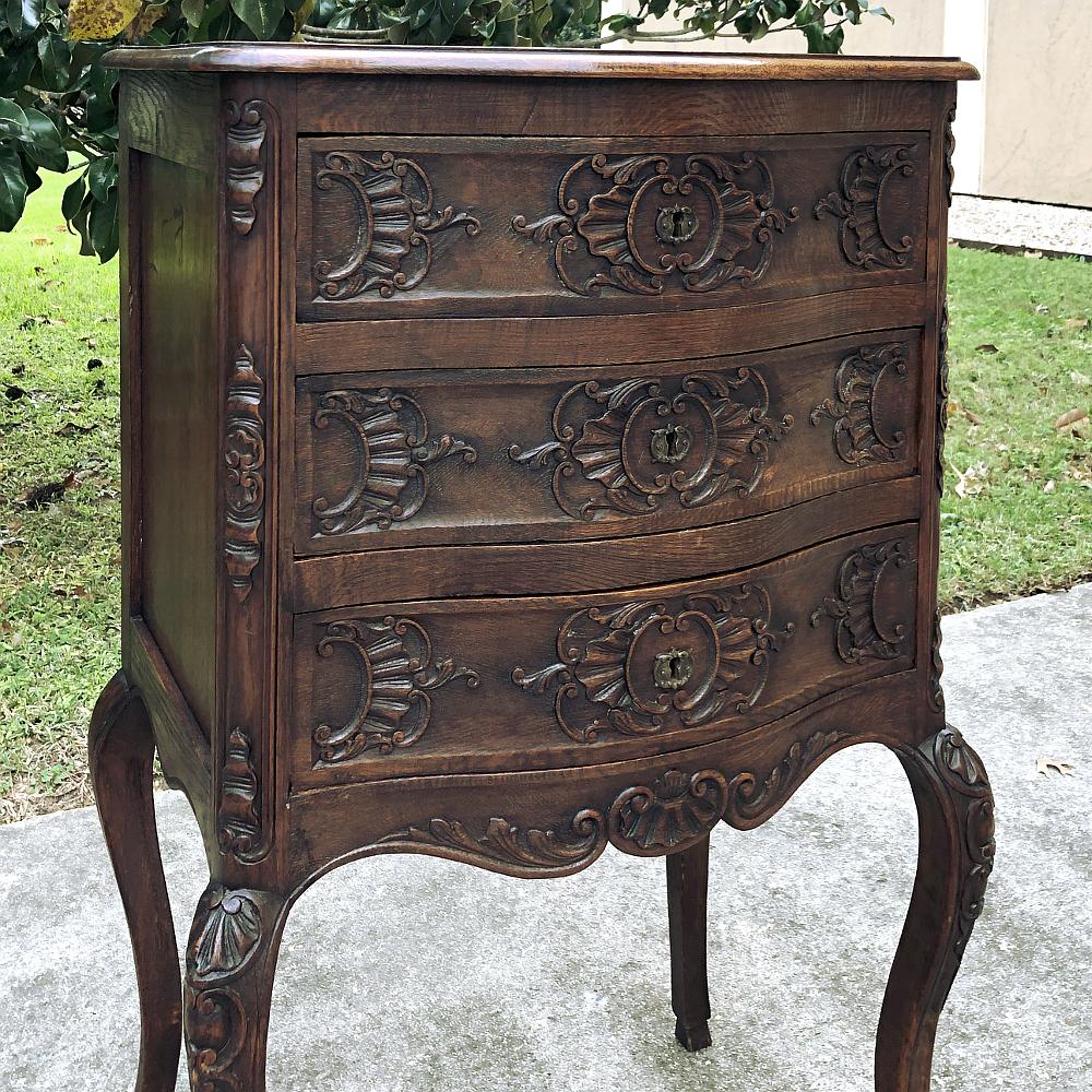19th Century Country French Regence Commode In Good Condition In Dallas, TX