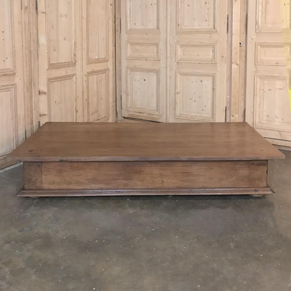 18th Century Country French Rustic Coffee Table In Good Condition In Dallas, TX