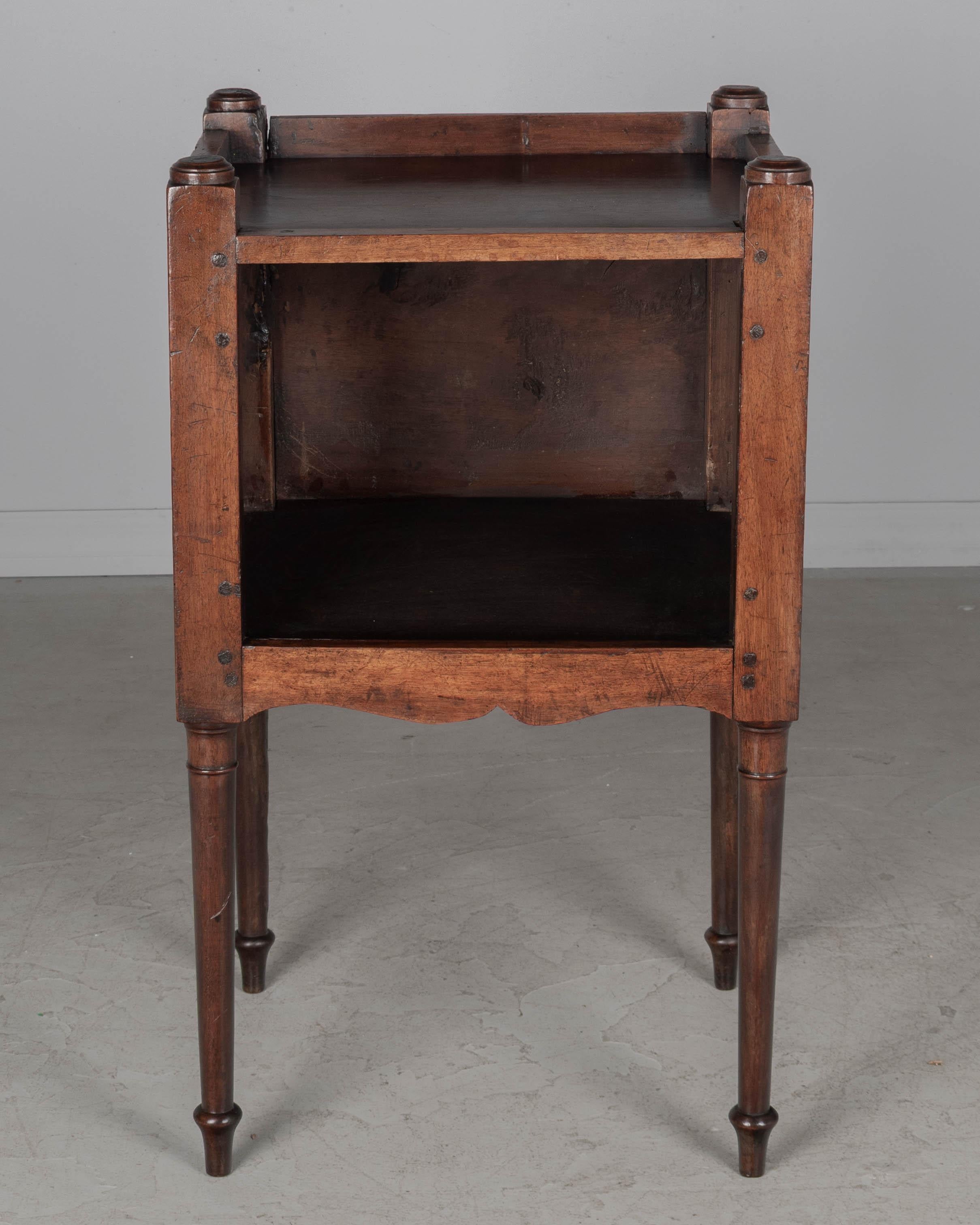 Mesa auxiliar francesa del siglo XIX Francés en venta