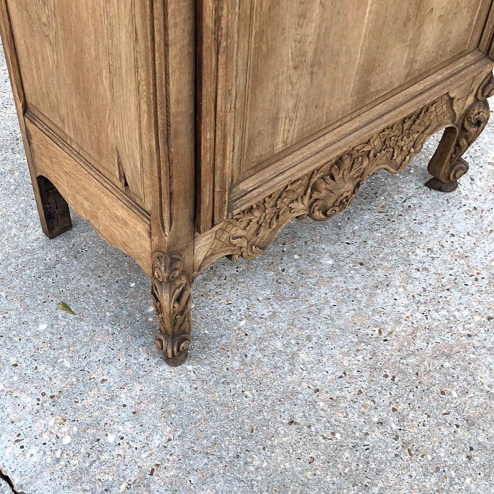 19th Century Country French Stripped Oak Bonnetiere 4