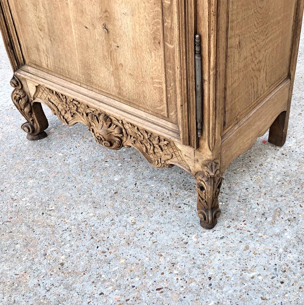 19th Century Country French Stripped Oak Bonnetiere 3