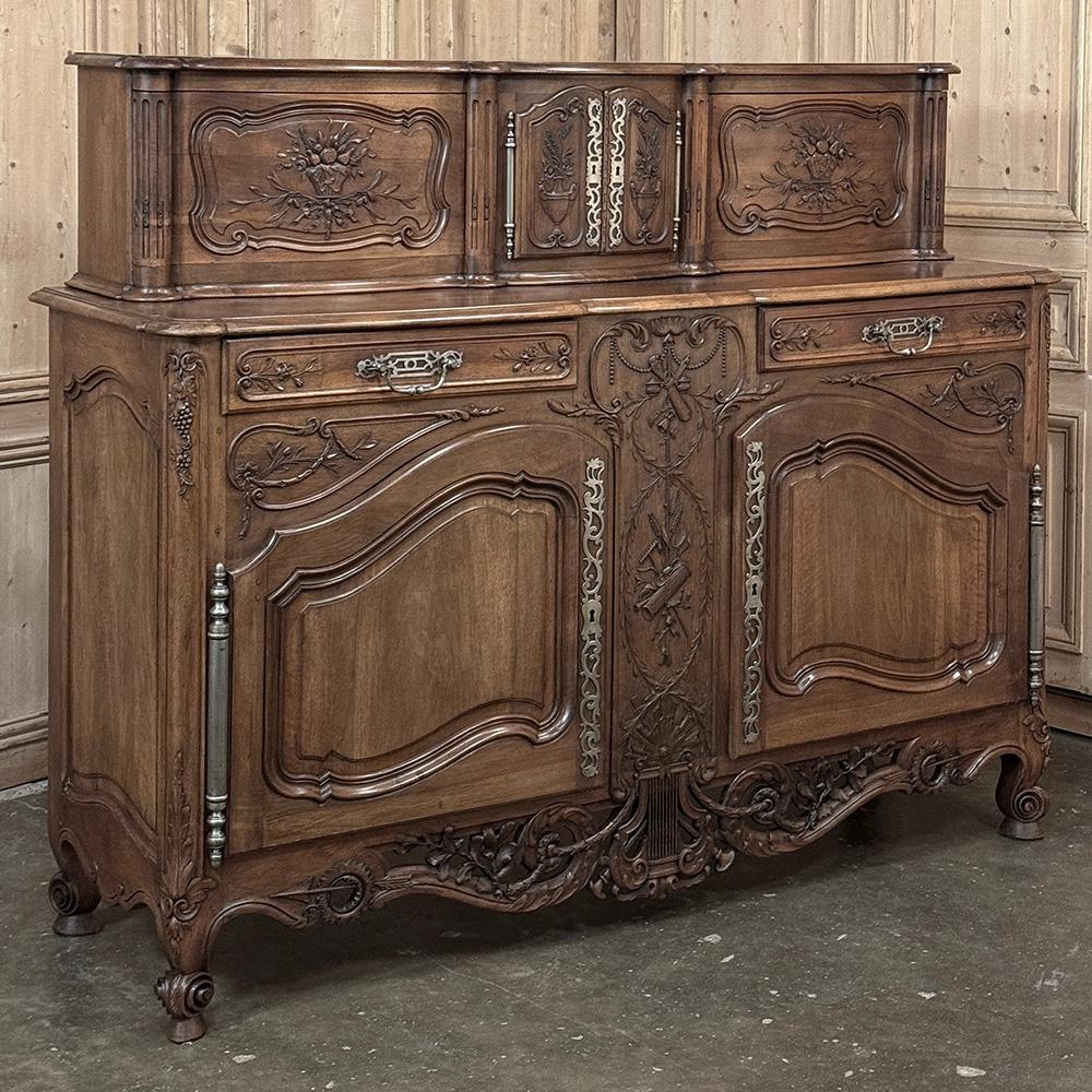 Stile provenzale Buffet in noce francese del XIX secolo a Glissant in vendita