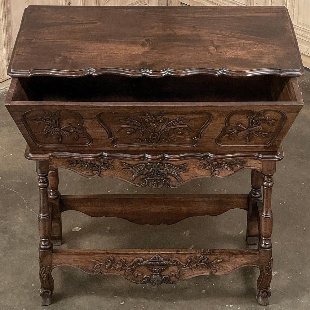 Hand-Carved 19th Century Country French Walnut Petrin ~ Doughbox For Sale