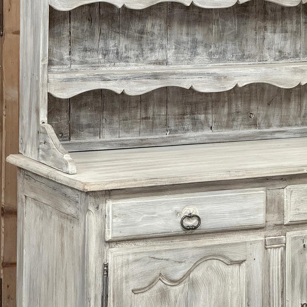 Französisch-weiß gewaschener Vaisselier ~ Buffet ~ Schrank, 19. Jahrhundert im Zustand „Gut“ im Angebot in Dallas, TX