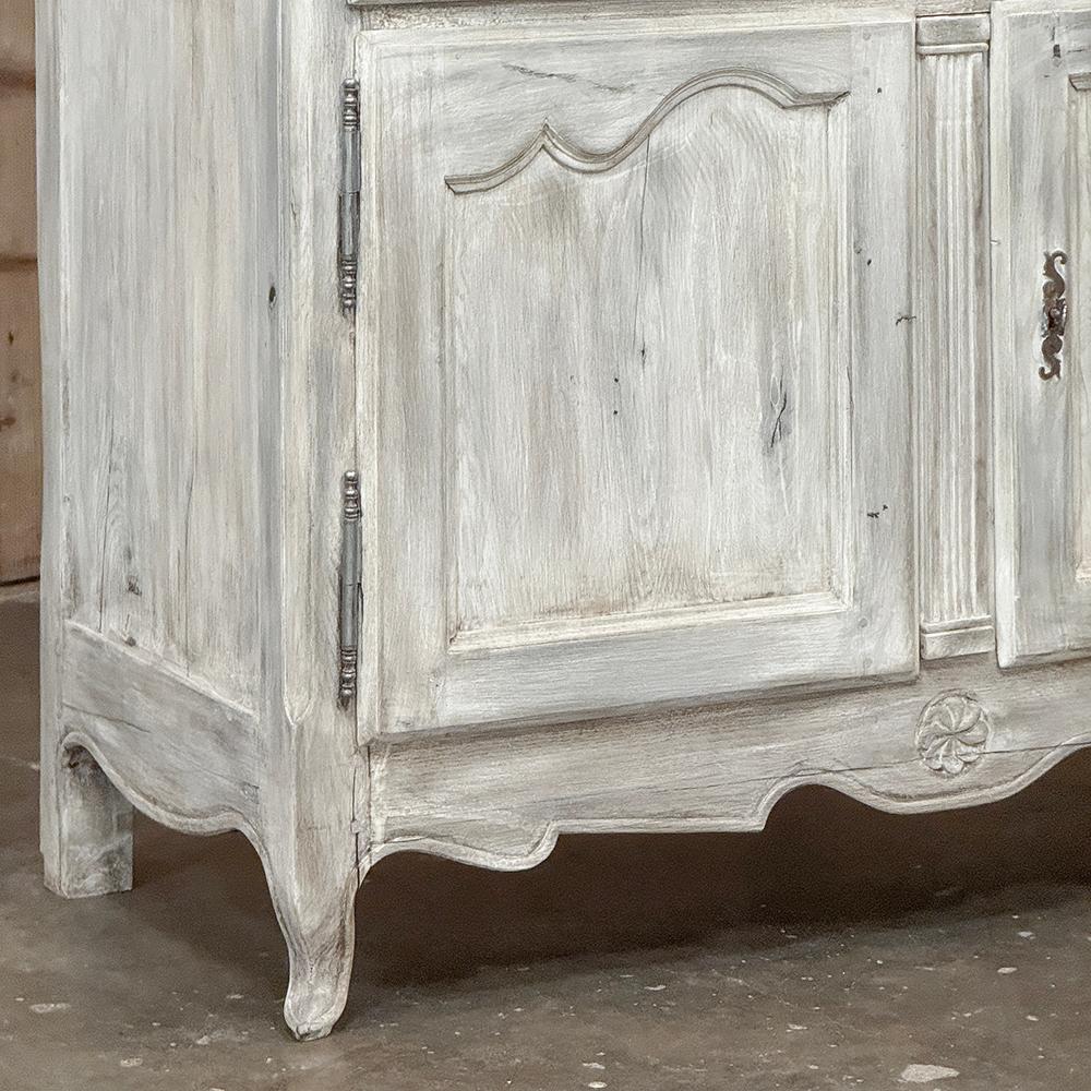 Französisch-weiß gewaschener Vaisselier ~ Buffet ~ Schrank, 19. Jahrhundert (Stahl) im Angebot