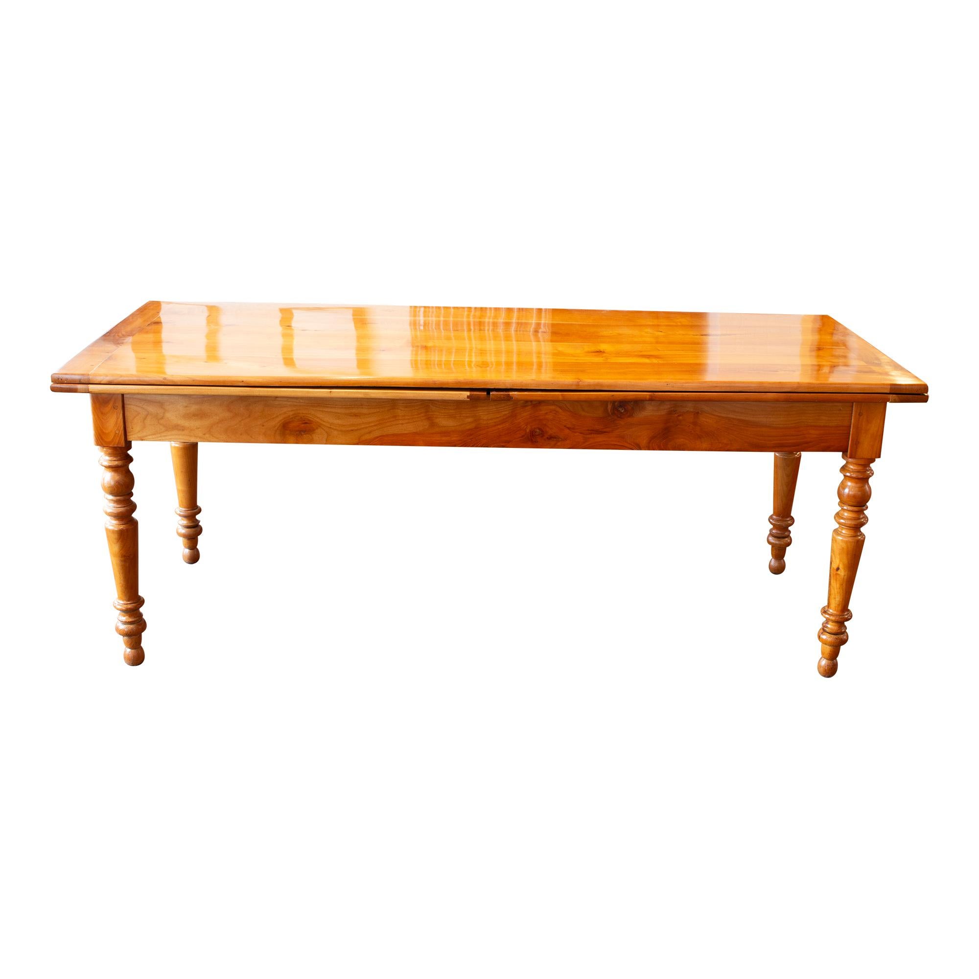 Ausziehbarer Biedermeier-Tisch aus Kirschbaumholz im Landhausstil, 19. Jahrhundert im Angebot 1