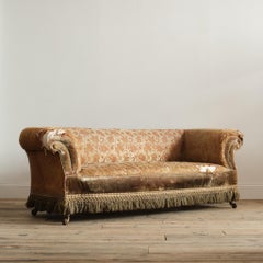 Divano da casa di campagna del XIX secolo di Hampton & Sons