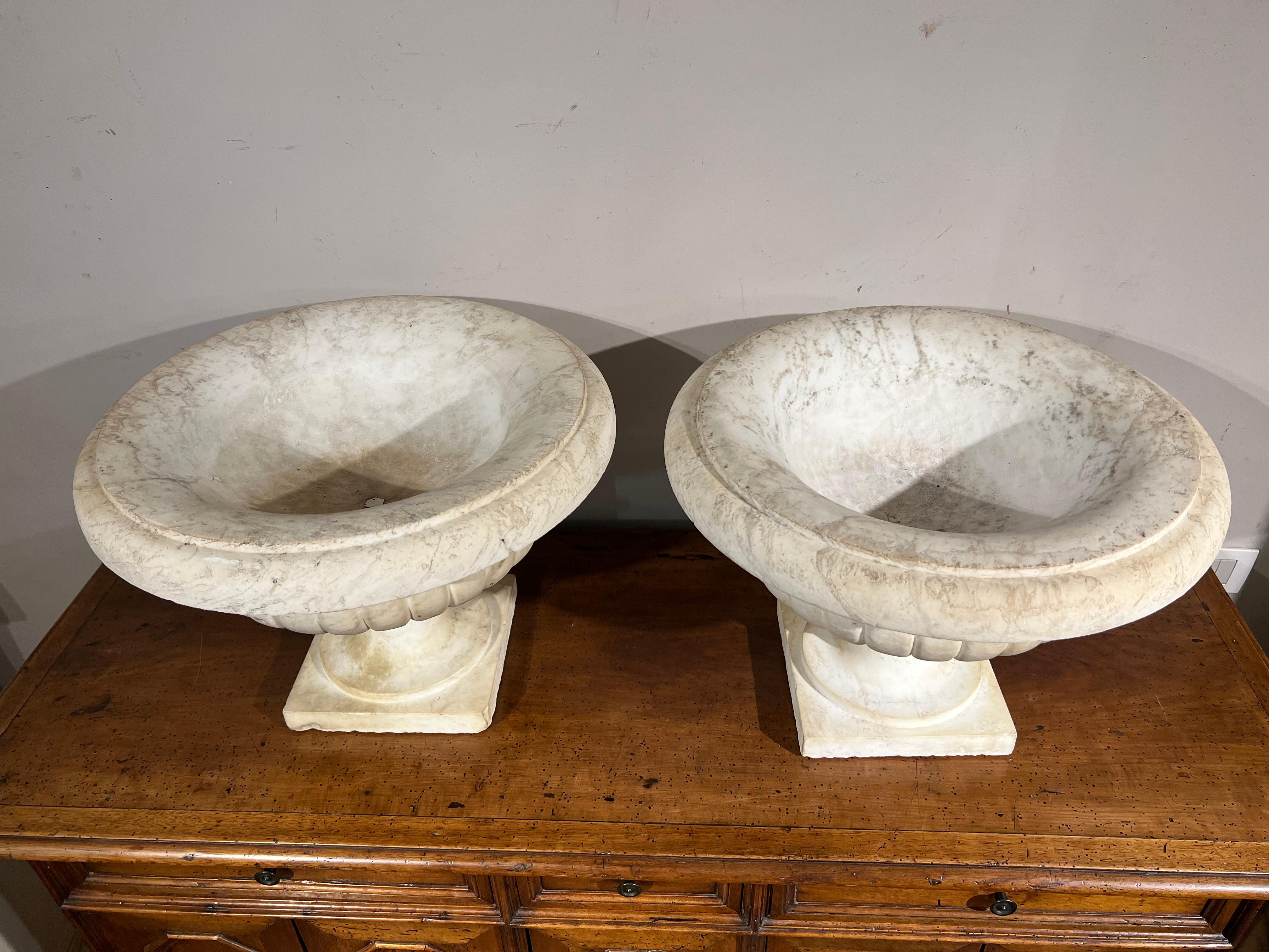 Couple de bassins en marbre de Carrare du 19e siècle en vente 6