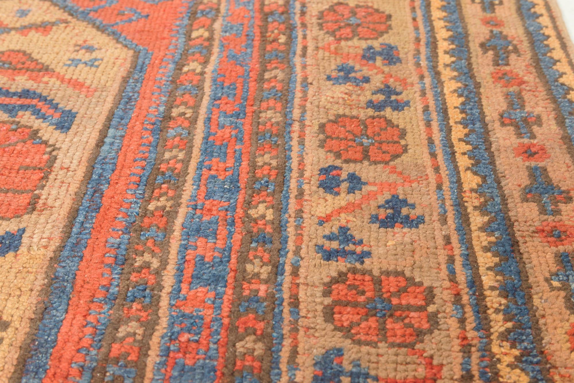 19th Century Crab Design Handwoven Wool Carpet In Good Condition For Sale In New York, NY
