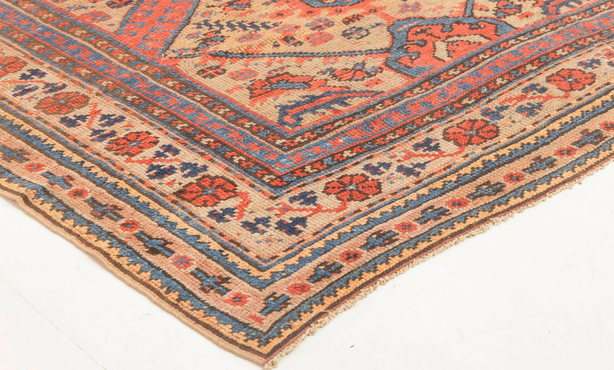 Laine Tapis en laine tissé à la main du 19e siècle avec un design de crabe en vente