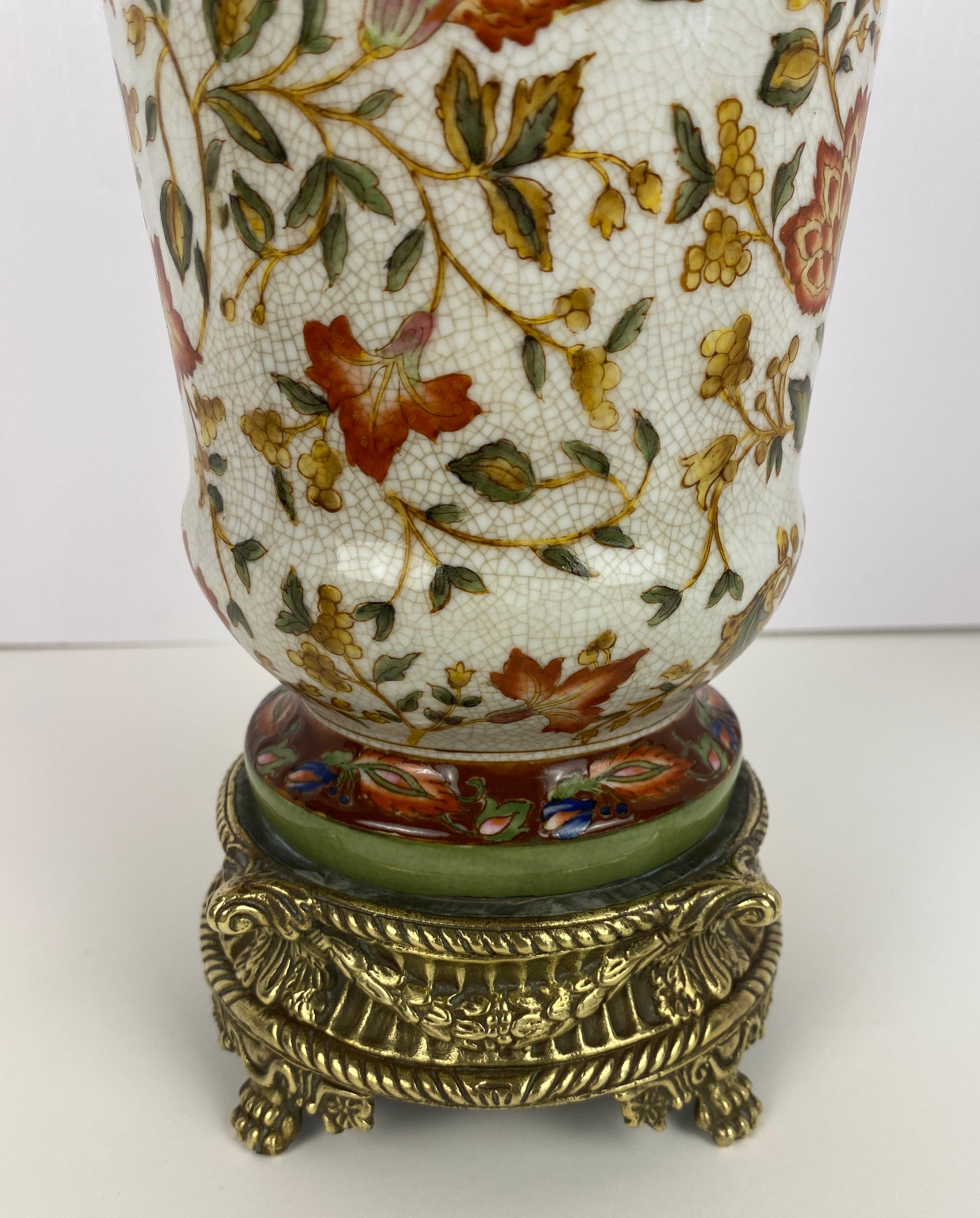 Vaso in porcellana screpolata del XIX secolo montato su bronzo, datato 1896 in vendita 2