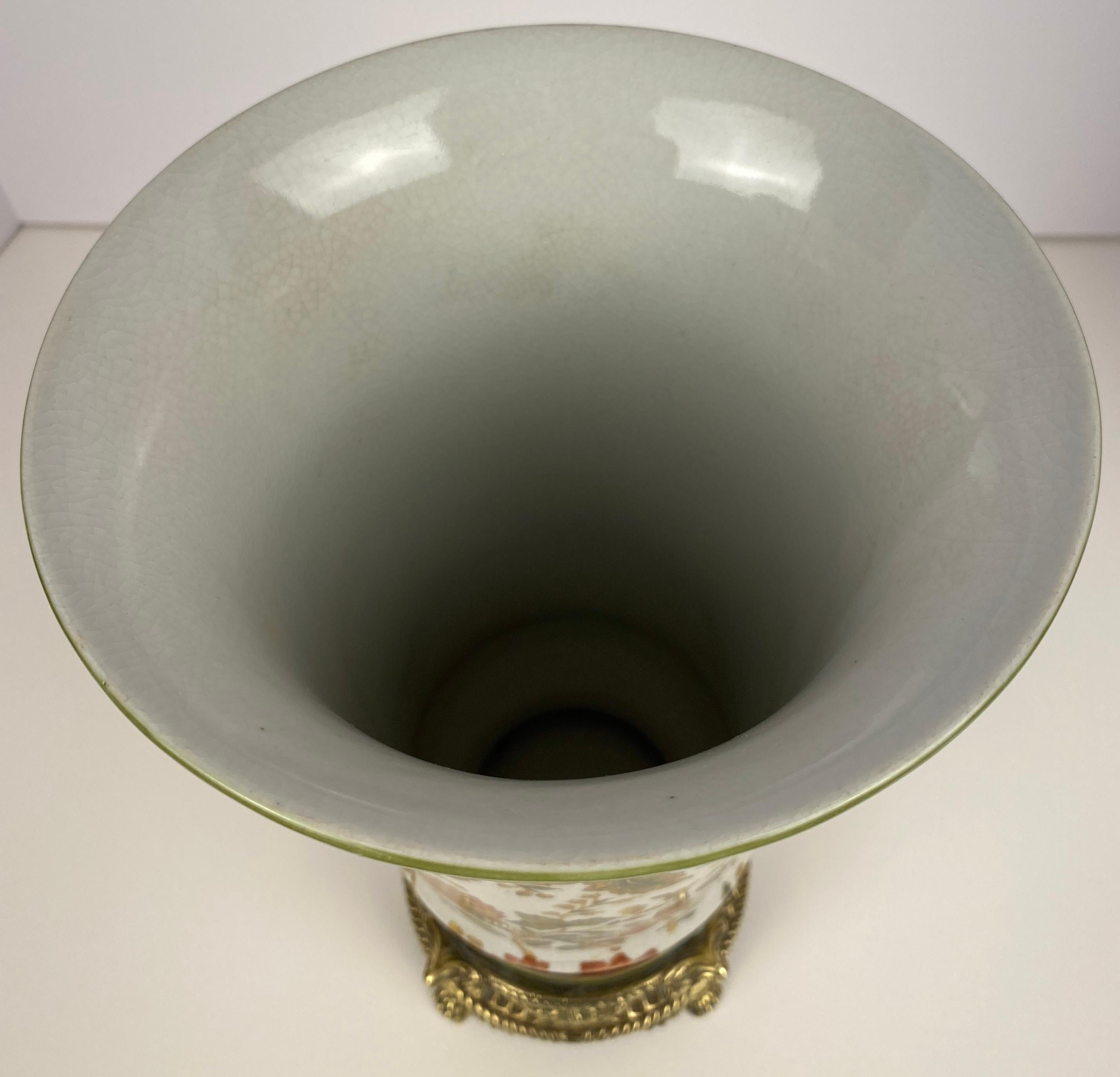Britannico Vaso in porcellana screpolata del XIX secolo montato su bronzo, datato 1896 in vendita
