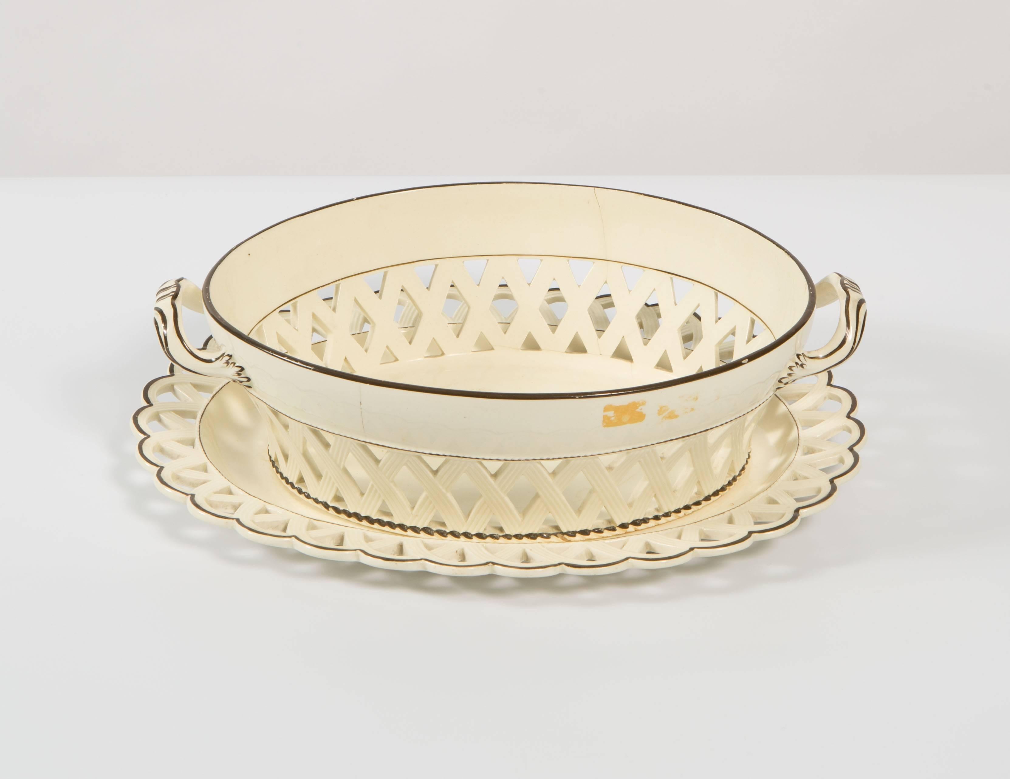 19th Century Creamware Bowl with Underplate In Good Condition For Sale In Nashville, TN