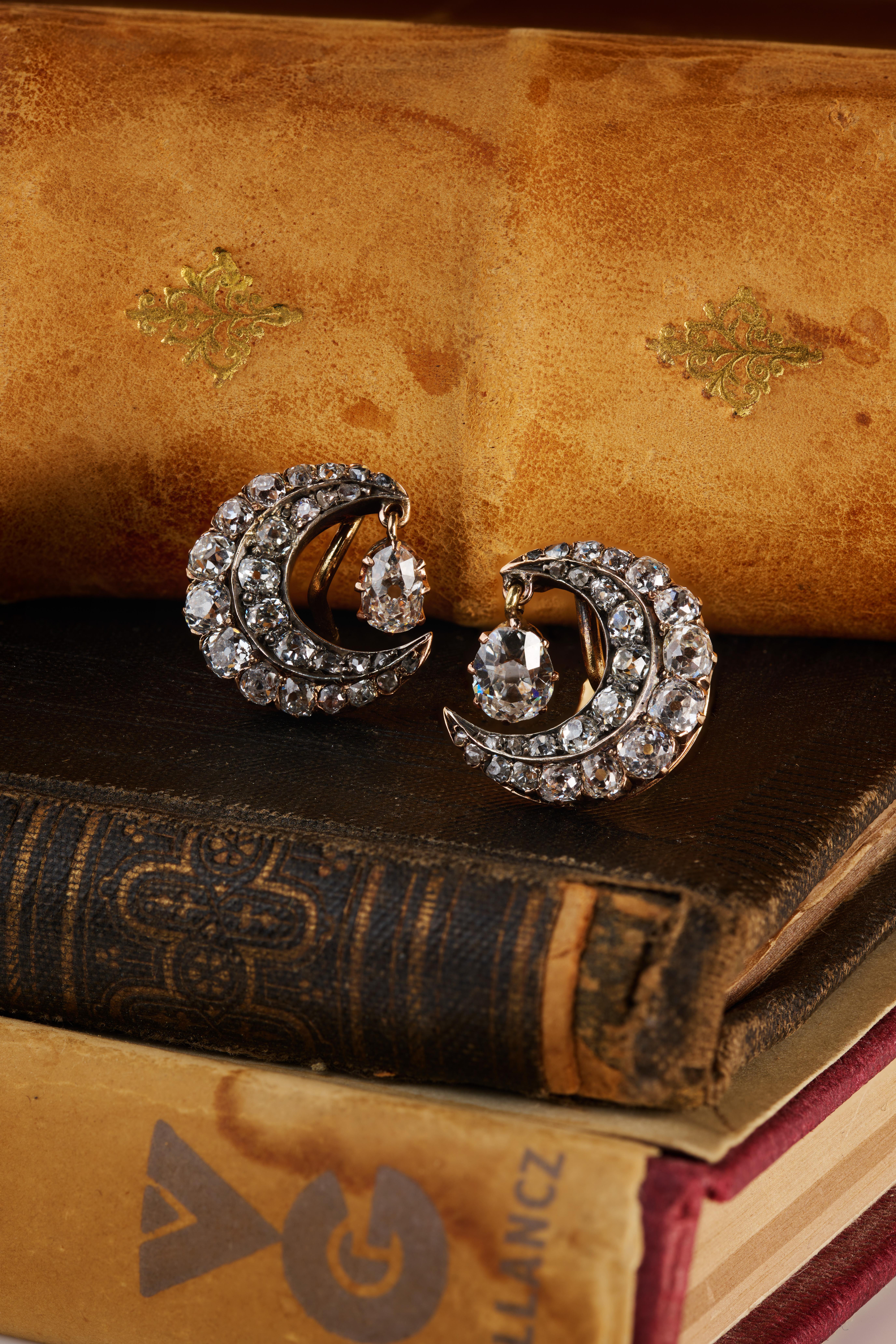 19th Century Crescent Moon and Star Gold and Diamond Earrings In Good Condition In Malmö, SE