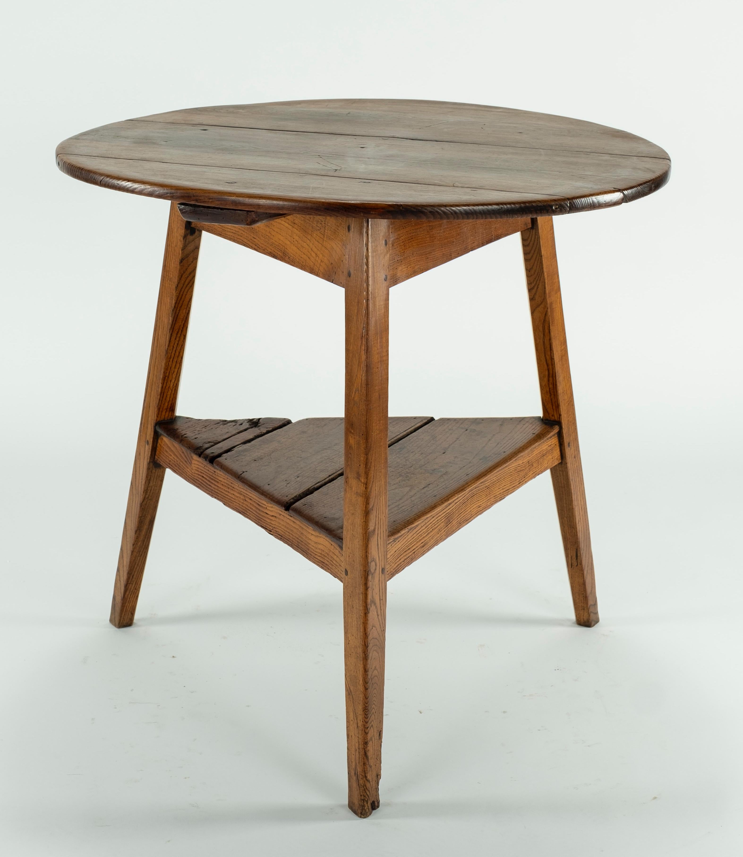 19th Century Cricket Table In Good Condition In Houston, TX