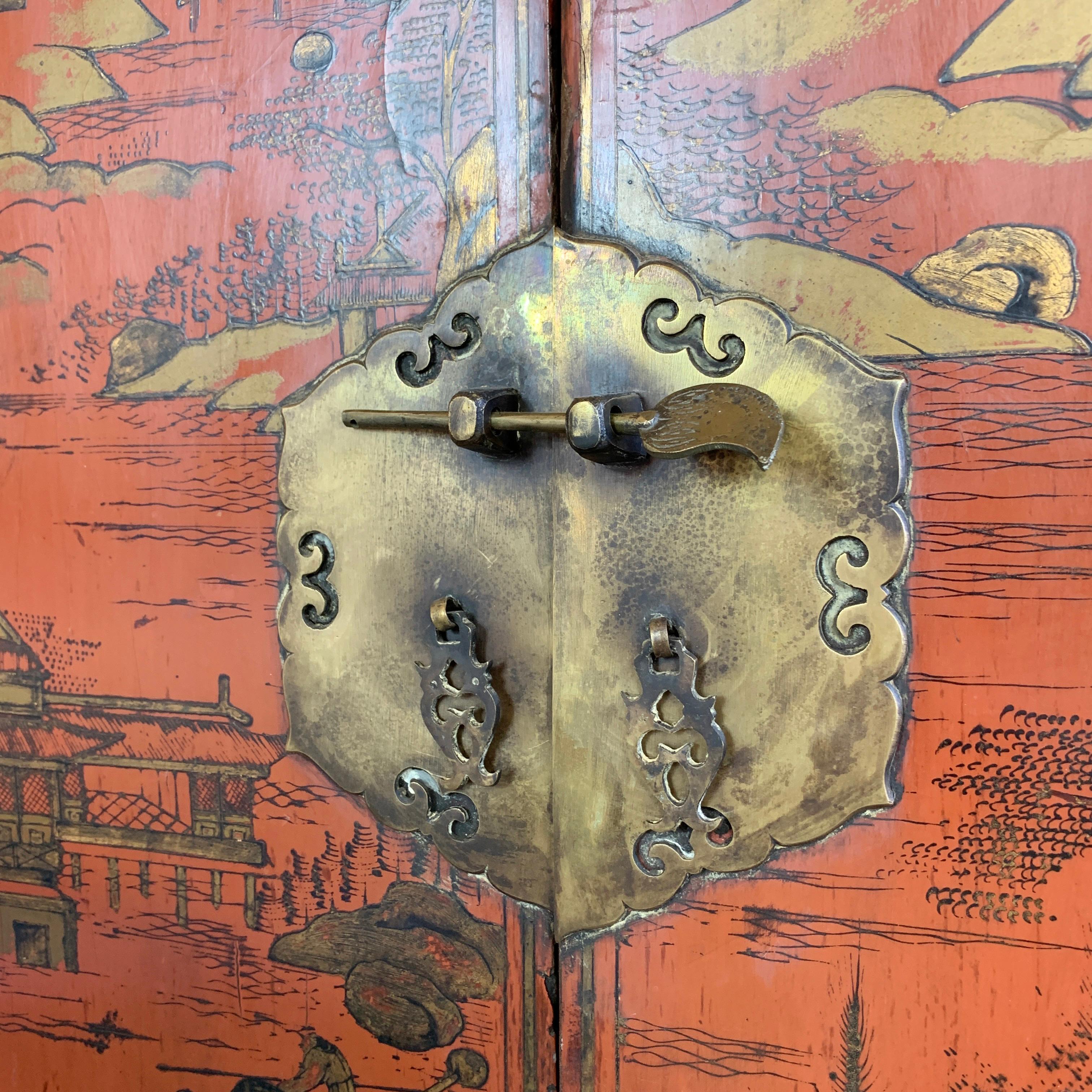 Siglo XIX Rojo Carmesí Sobre Negro, Gabinete Chinoiserie Hecho a mano en venta